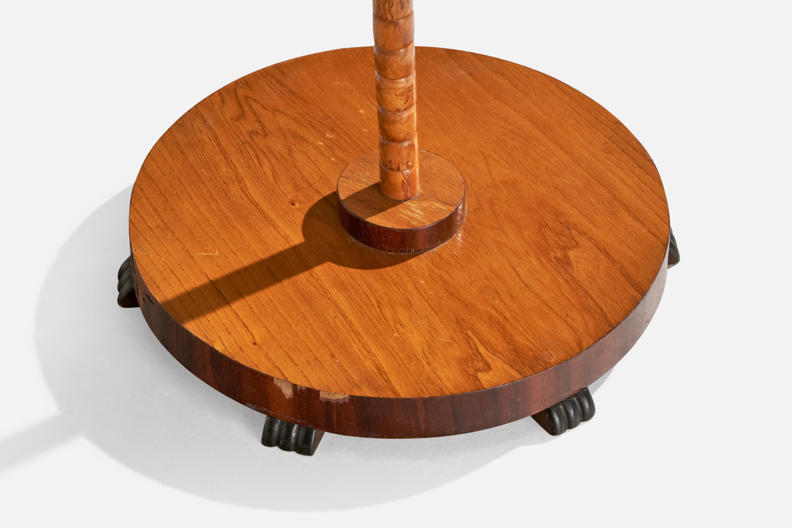 Laiton Designer suédois, lampadaire, orme, tissu, laiton, Suède, années 1930 en vente