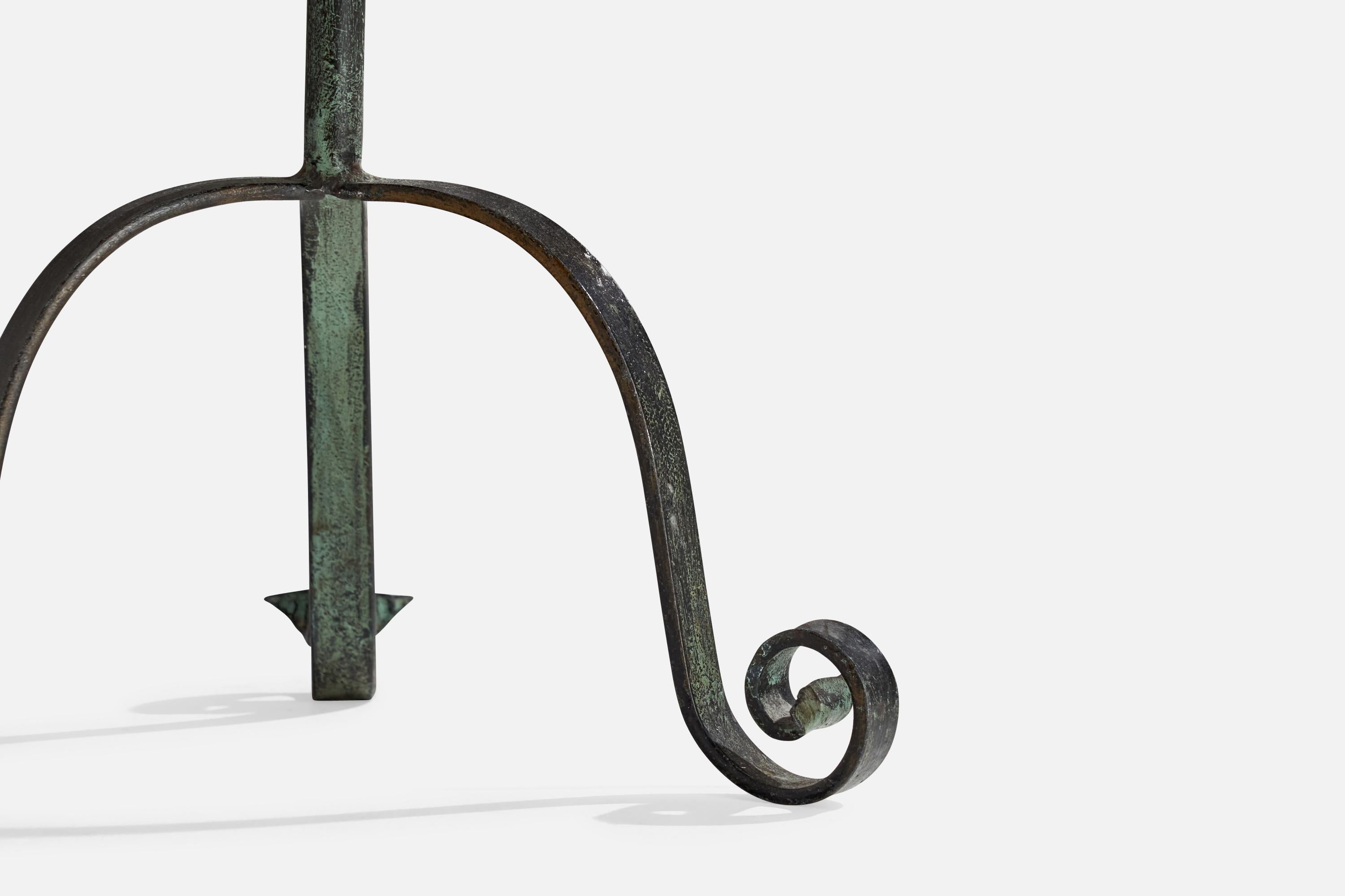 Designer suédois, lampadaire, fer, laiton, tissu, Suède, années 1940 en vente 3