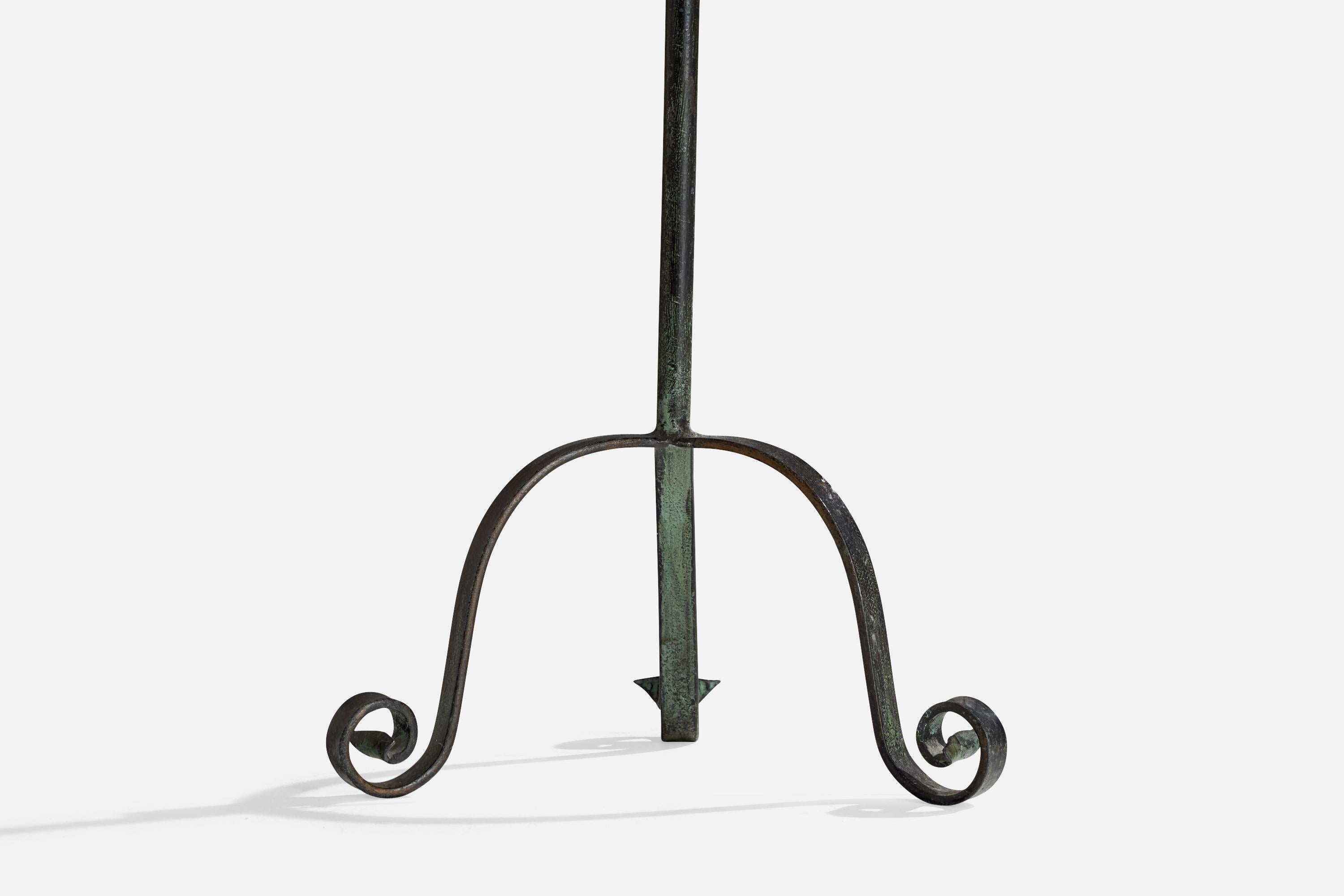 Designer suédois, lampadaire, fer, laiton, tissu, Suède, années 1940 en vente 2