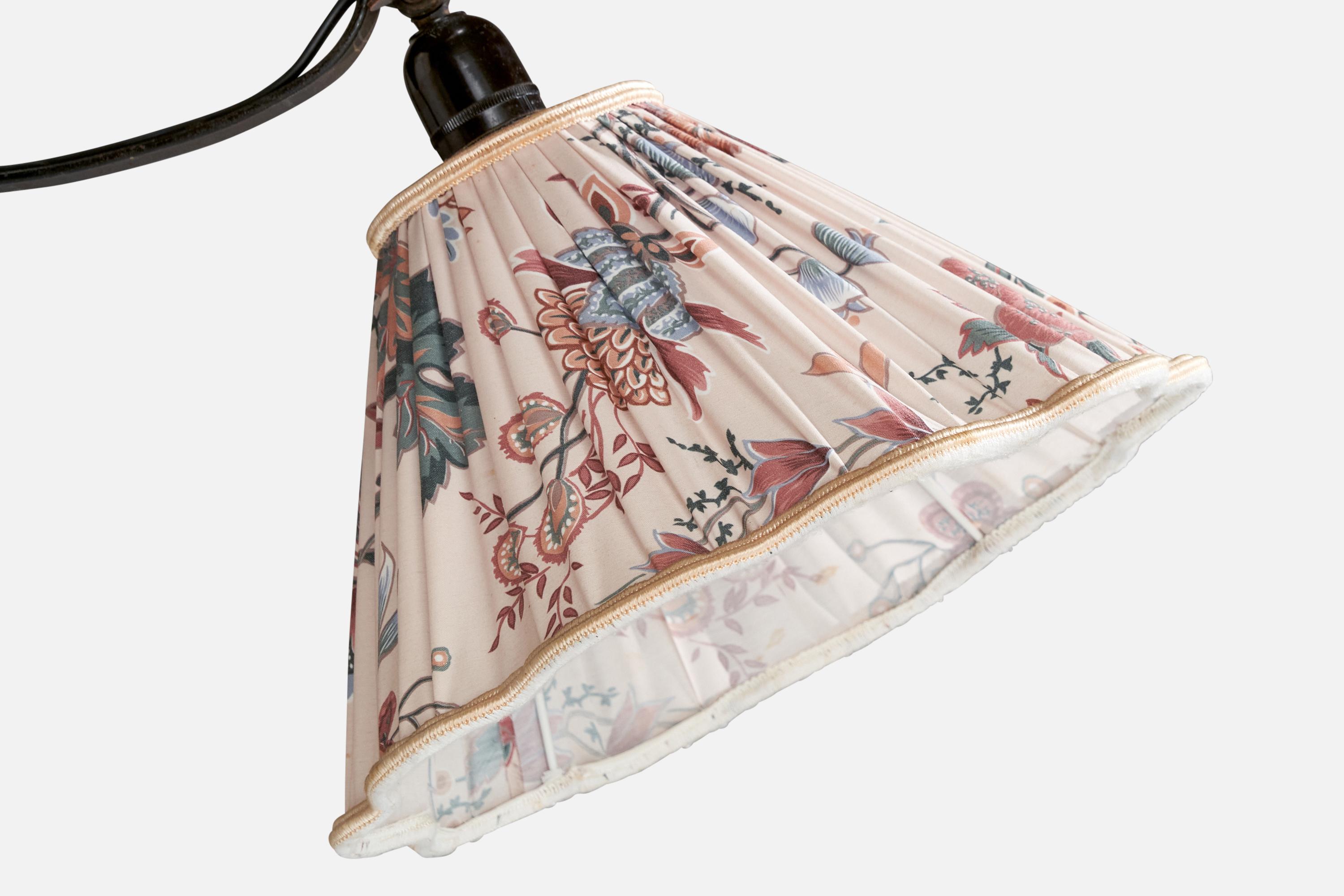 Designer suédois, lampadaire, fer, tissu, Suède, années 1930 Bon état - En vente à High Point, NC