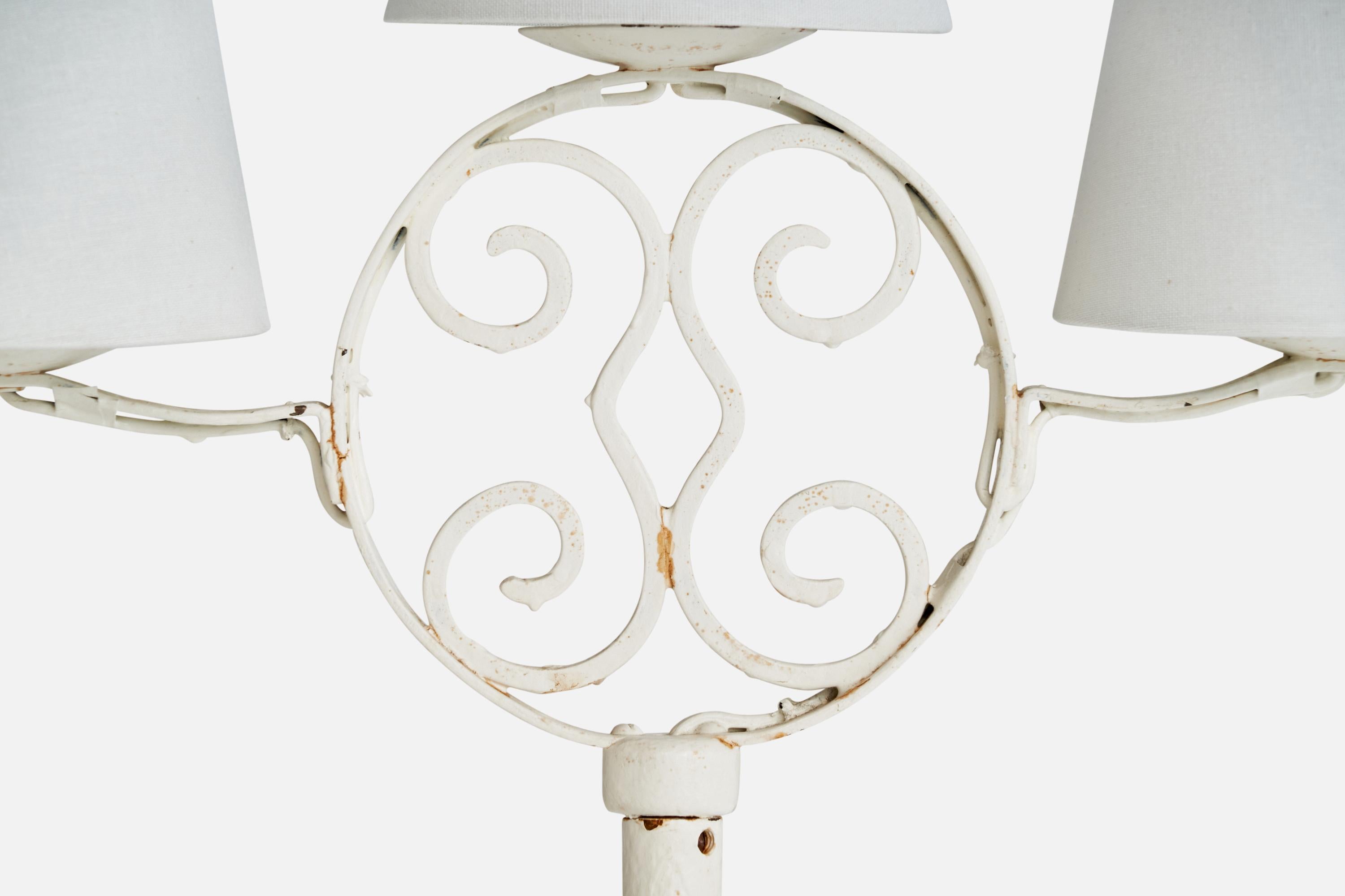 Designer suédois, lampadaire, fer, tissu, Suède, années 1930 Bon état - En vente à High Point, NC