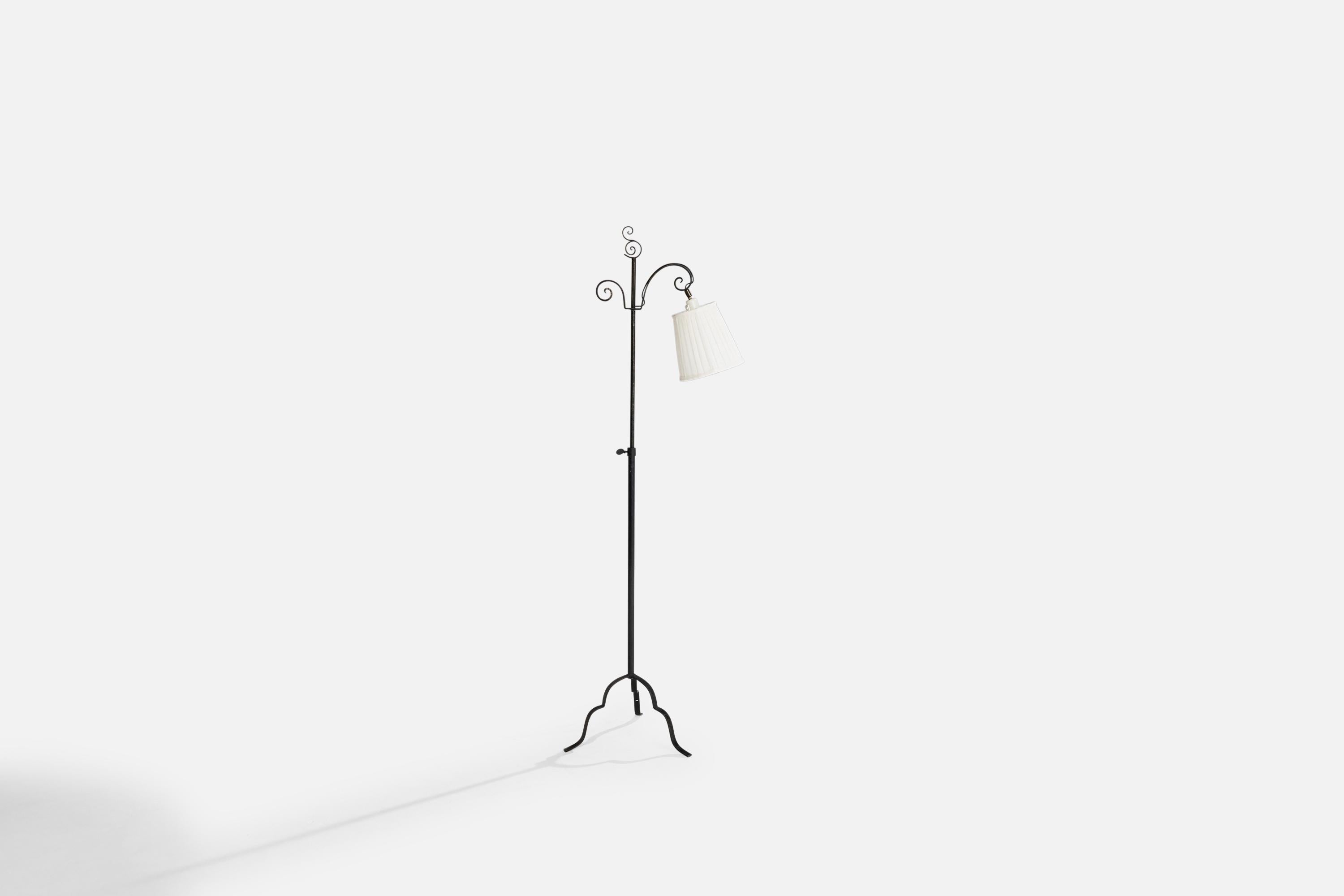 Suédois Designer suédois, lampadaire, fer, tissu, Suède, années 1940 en vente