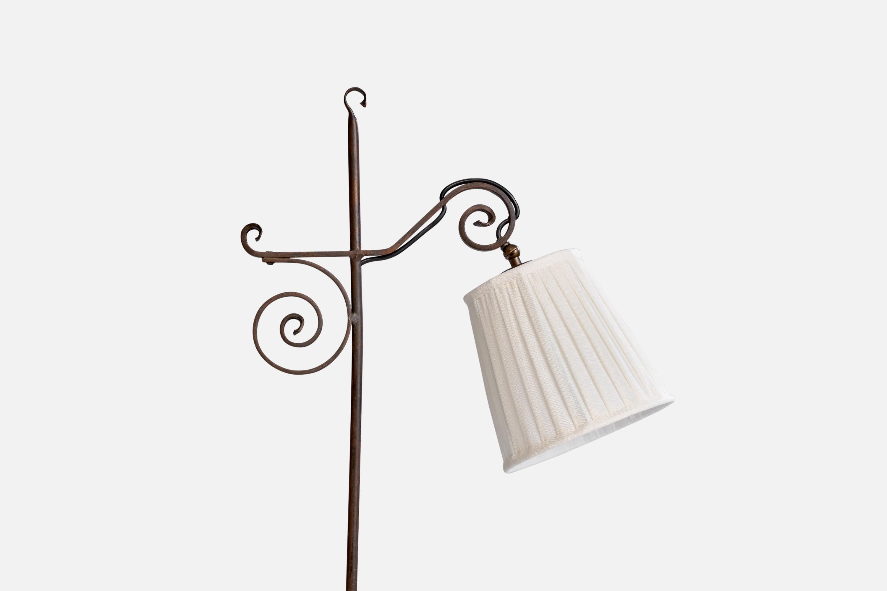 Suédois Designer suédois, lampadaire, fer, tissu, Suède, années 1940 en vente