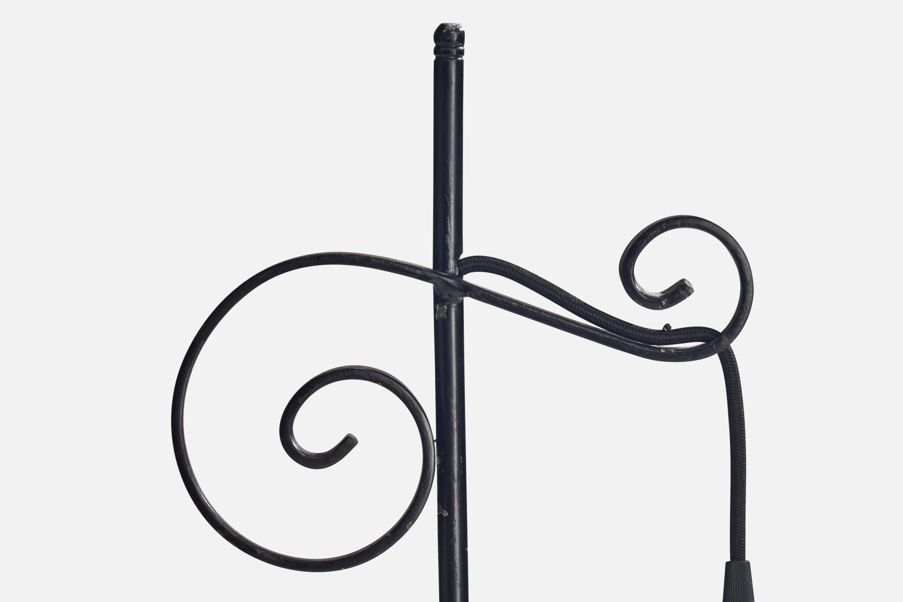 Svedese Lampada da terra di design svedese, ferro, tessuto, Svezia, anni '40 in vendita