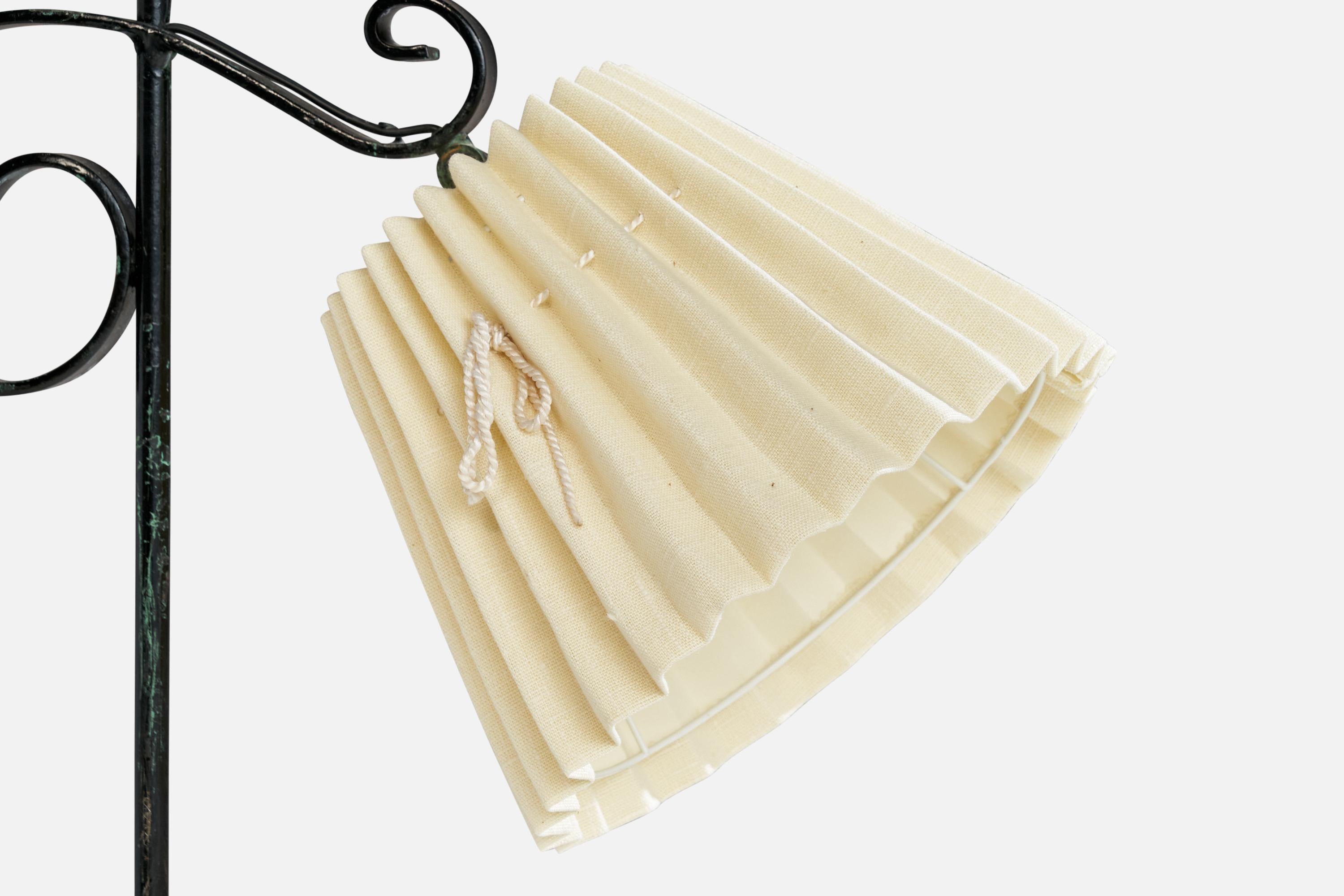 Suédois Designer suédois, lampadaire, fer, tissu, Suède, années 1940 en vente