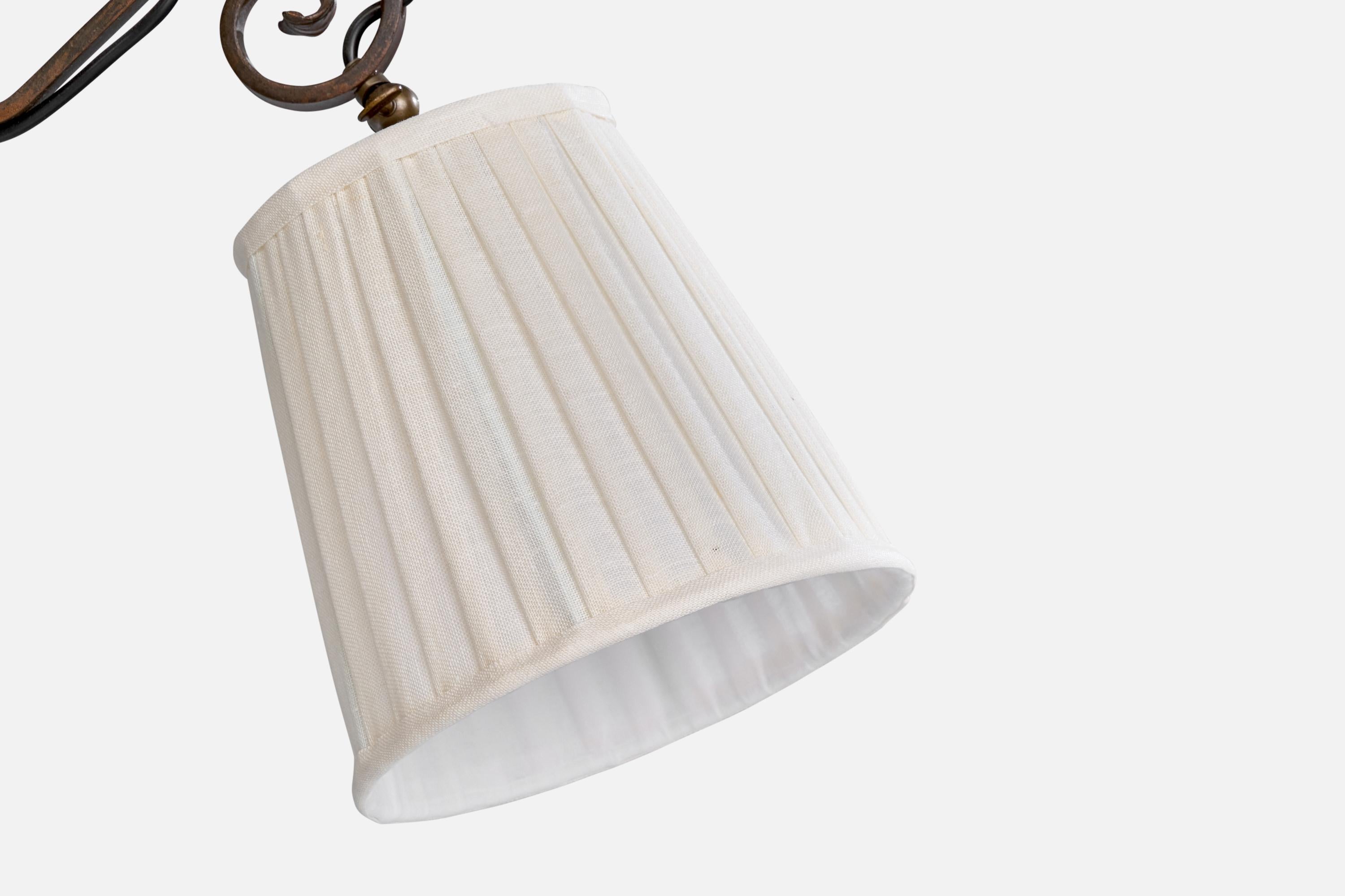 Designer suédois, lampadaire, fer, tissu, Suède, années 1940 Bon état - En vente à High Point, NC