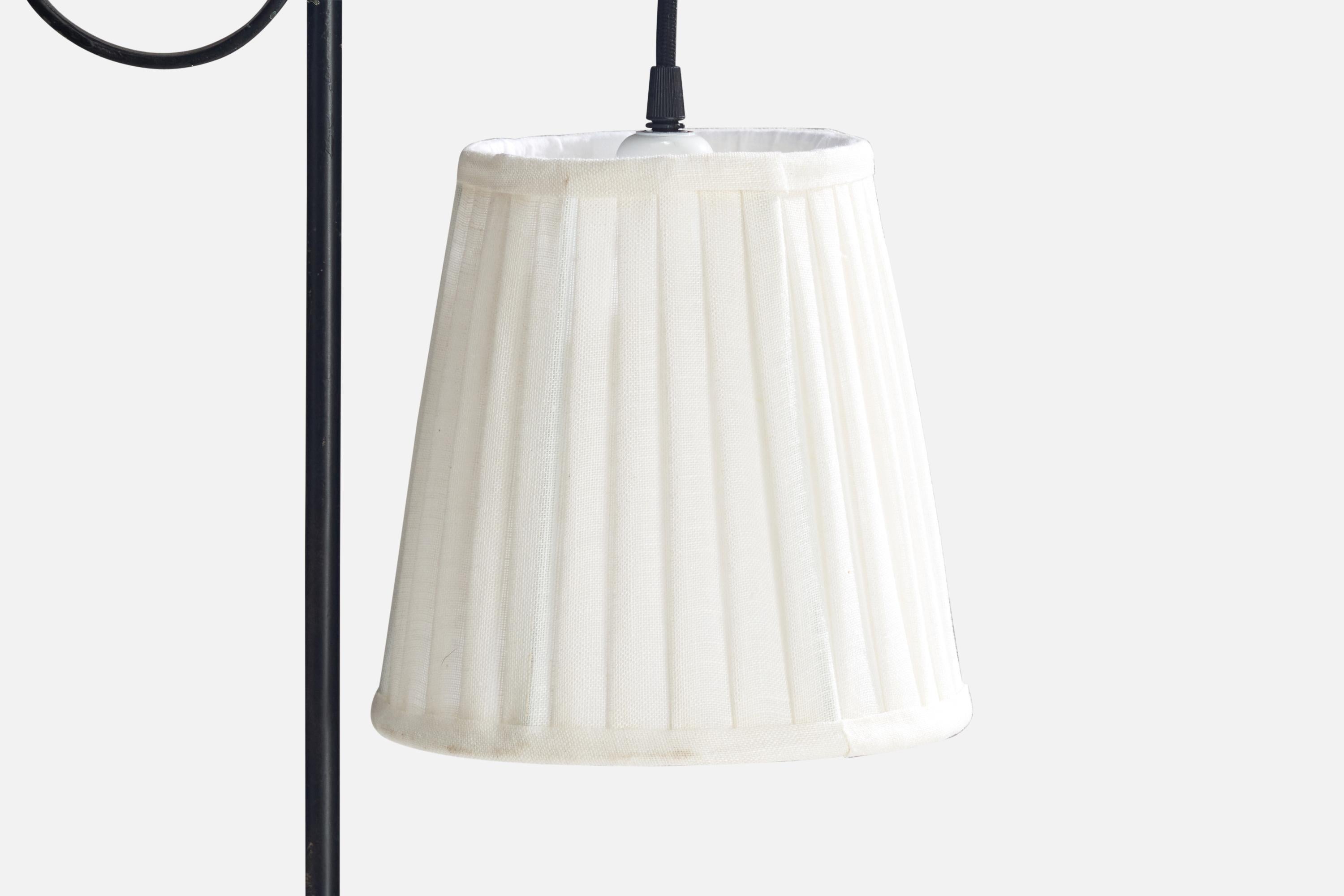 Lampada da terra di design svedese, ferro, tessuto, Svezia, anni '40 In condizioni buone in vendita a High Point, NC