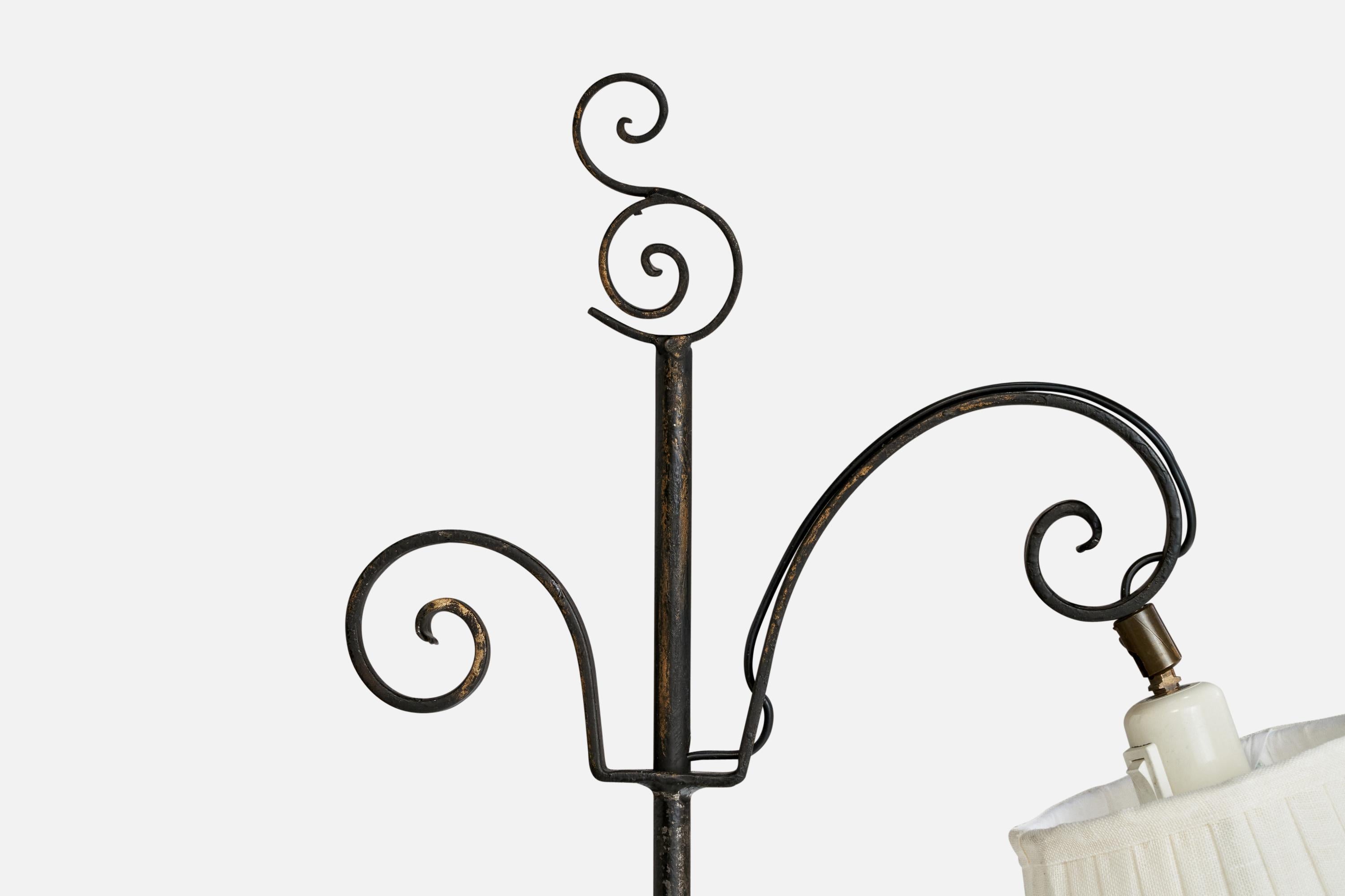 Tissu Designer suédois, lampadaire, fer, tissu, Suède, années 1940 en vente