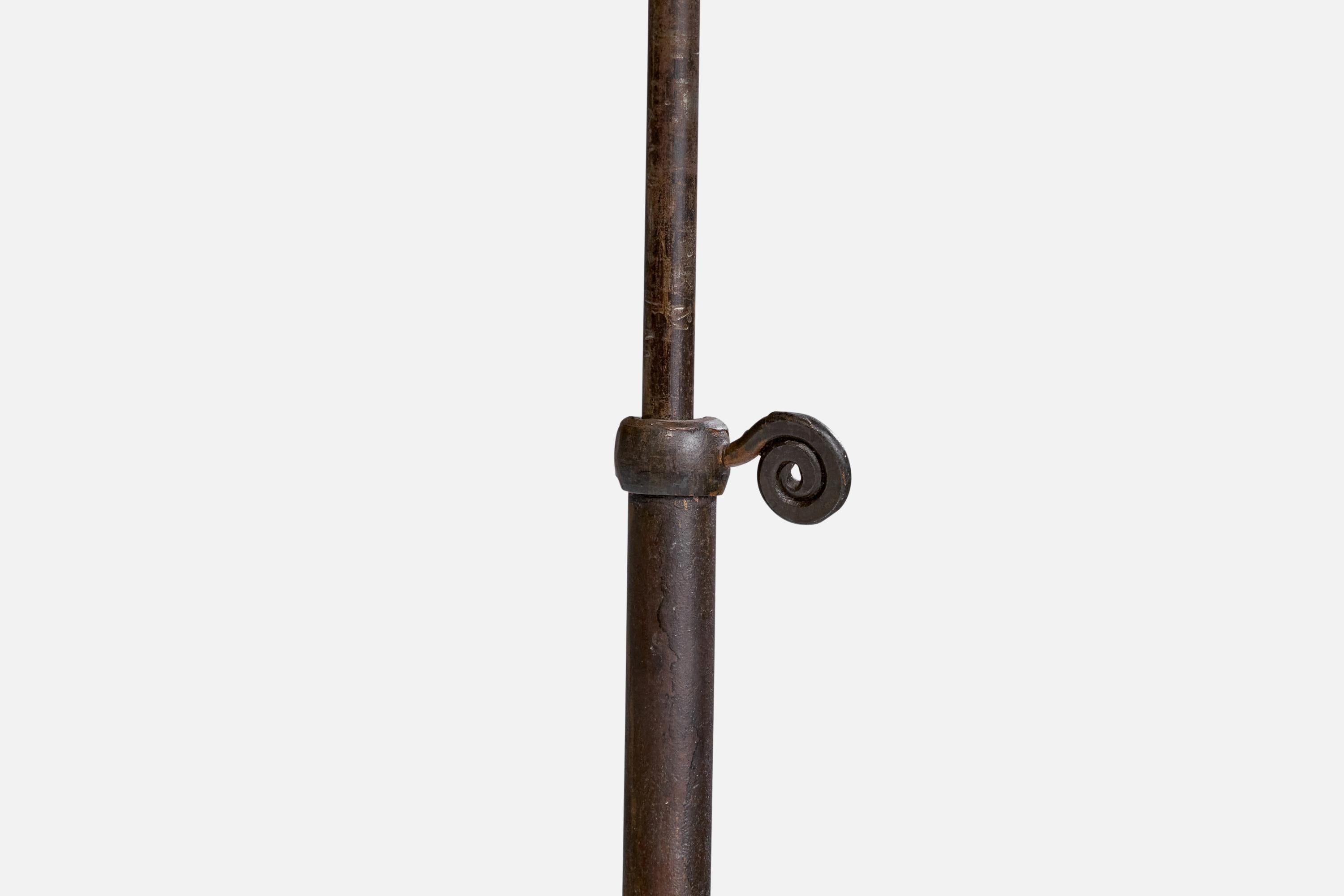 Tissu Designer suédois, lampadaire, fer, tissu, Suède, années 1940 en vente