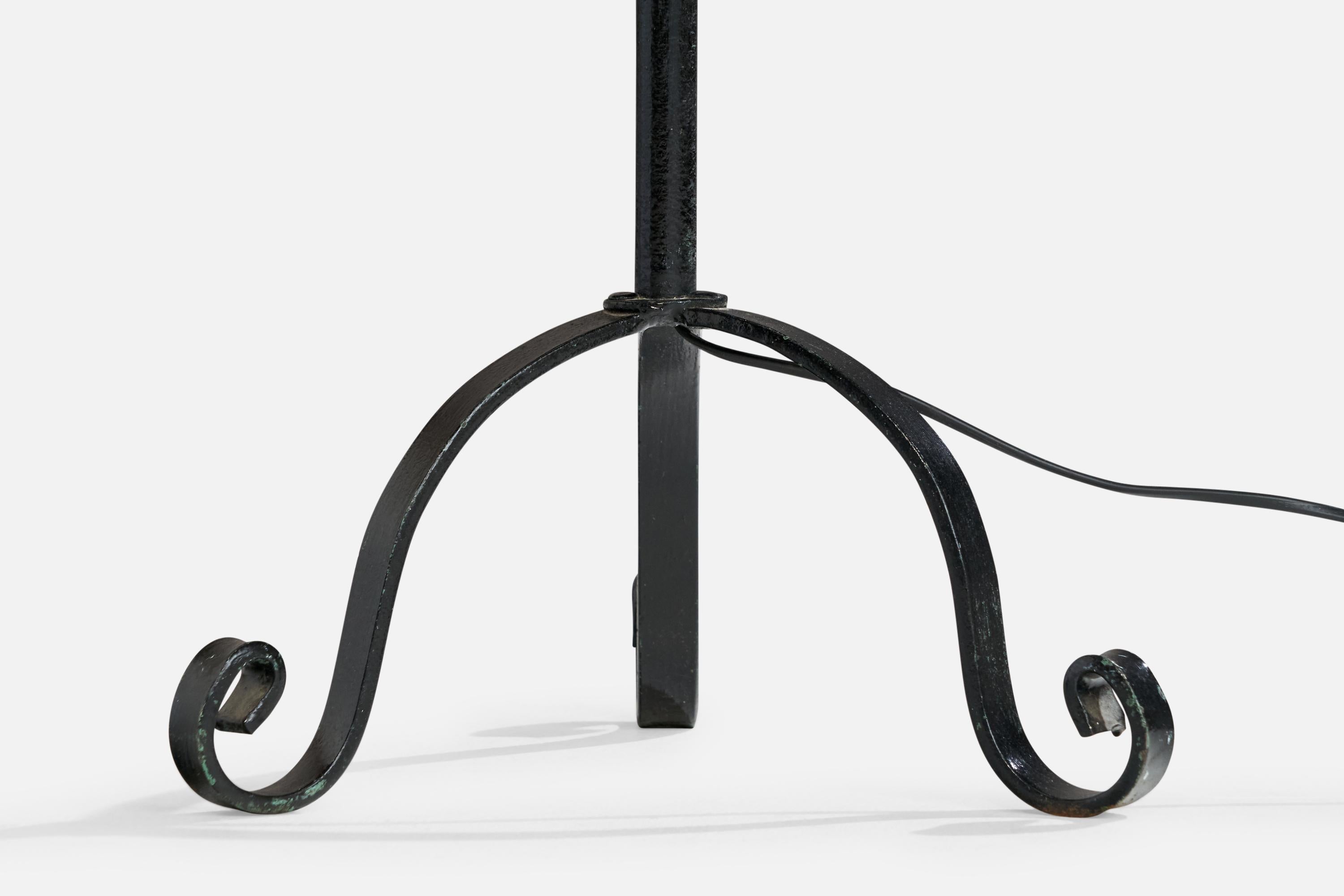 Designer suédois, lampadaire, fer, tissu, Suède, années 1940 en vente 1