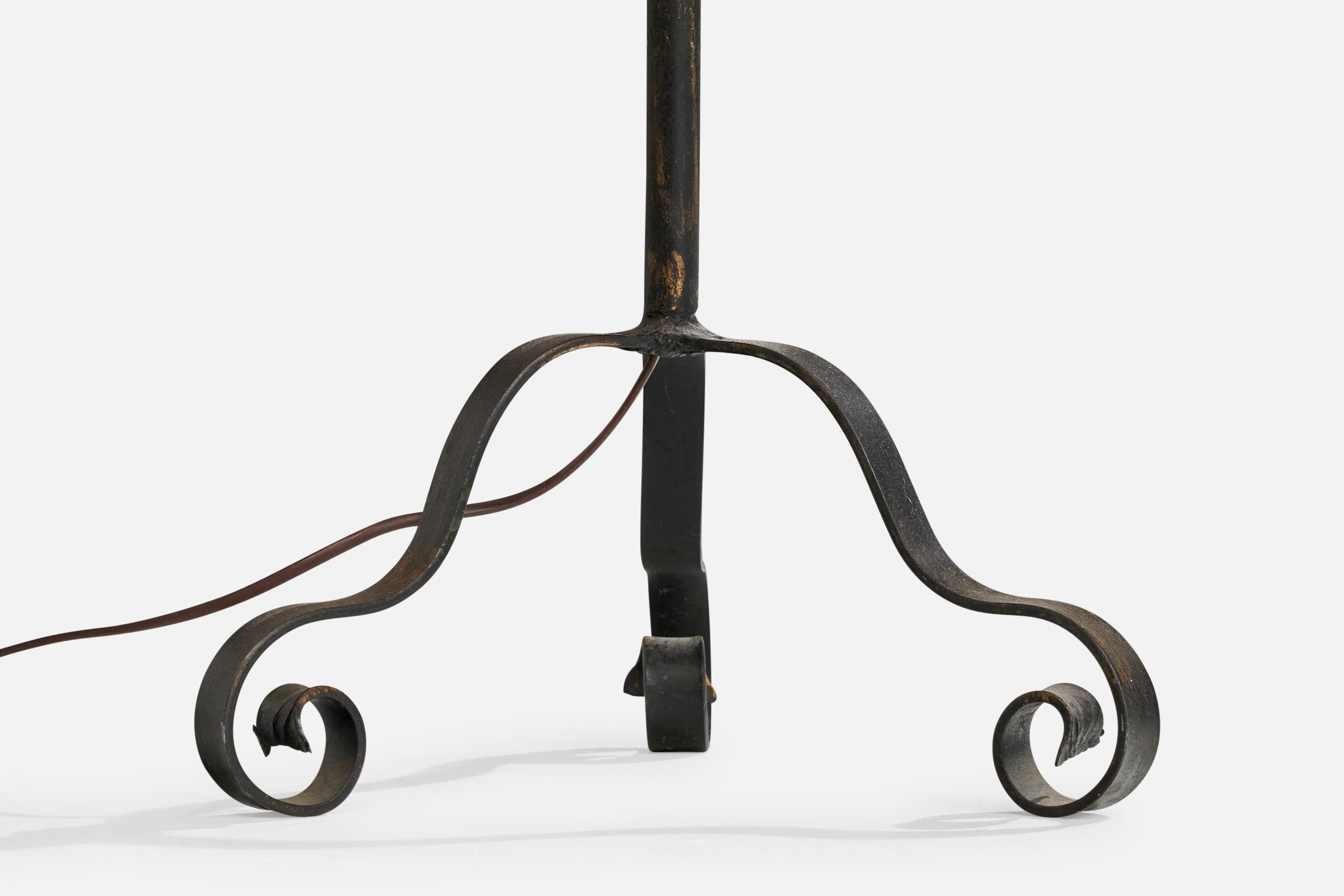Designer suédois, lampadaire, fer, tissu, Suède, années 1940 en vente 1