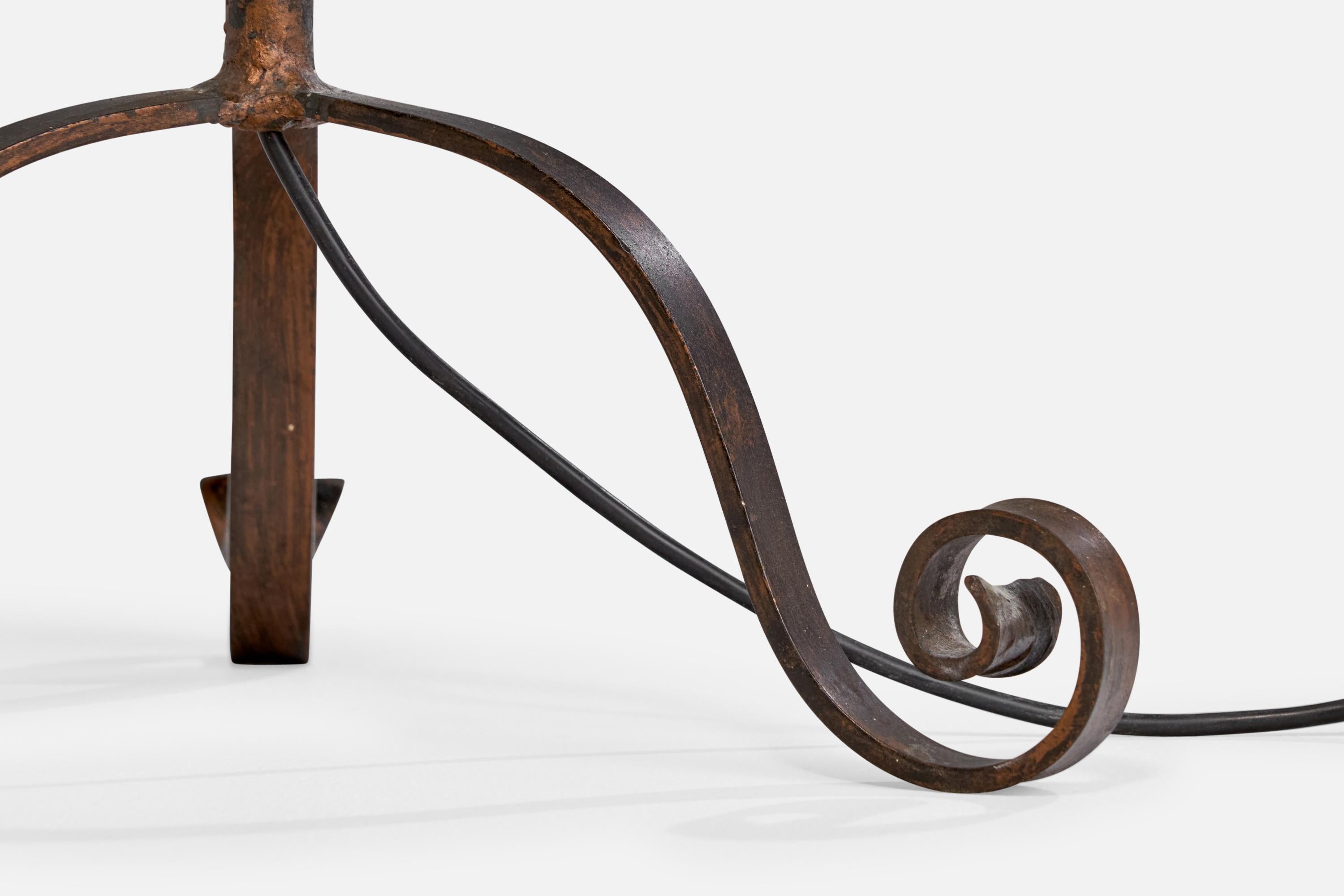Designer suédois, lampadaire, fer, tissu, Suède, années 1940 en vente 3