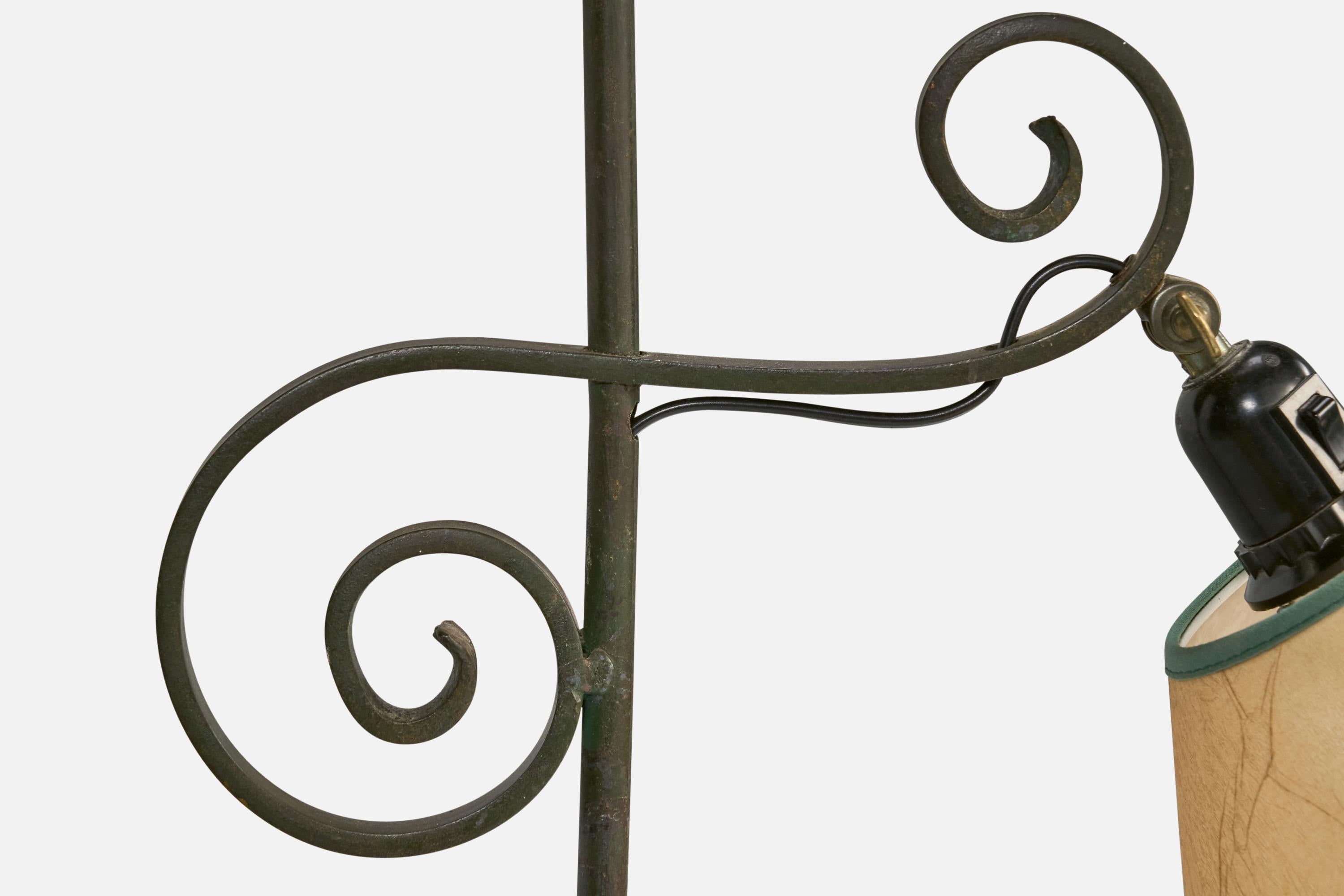 Designer suédois, lampadaire, fer, parchemin, Suède, années 1940 en vente 3