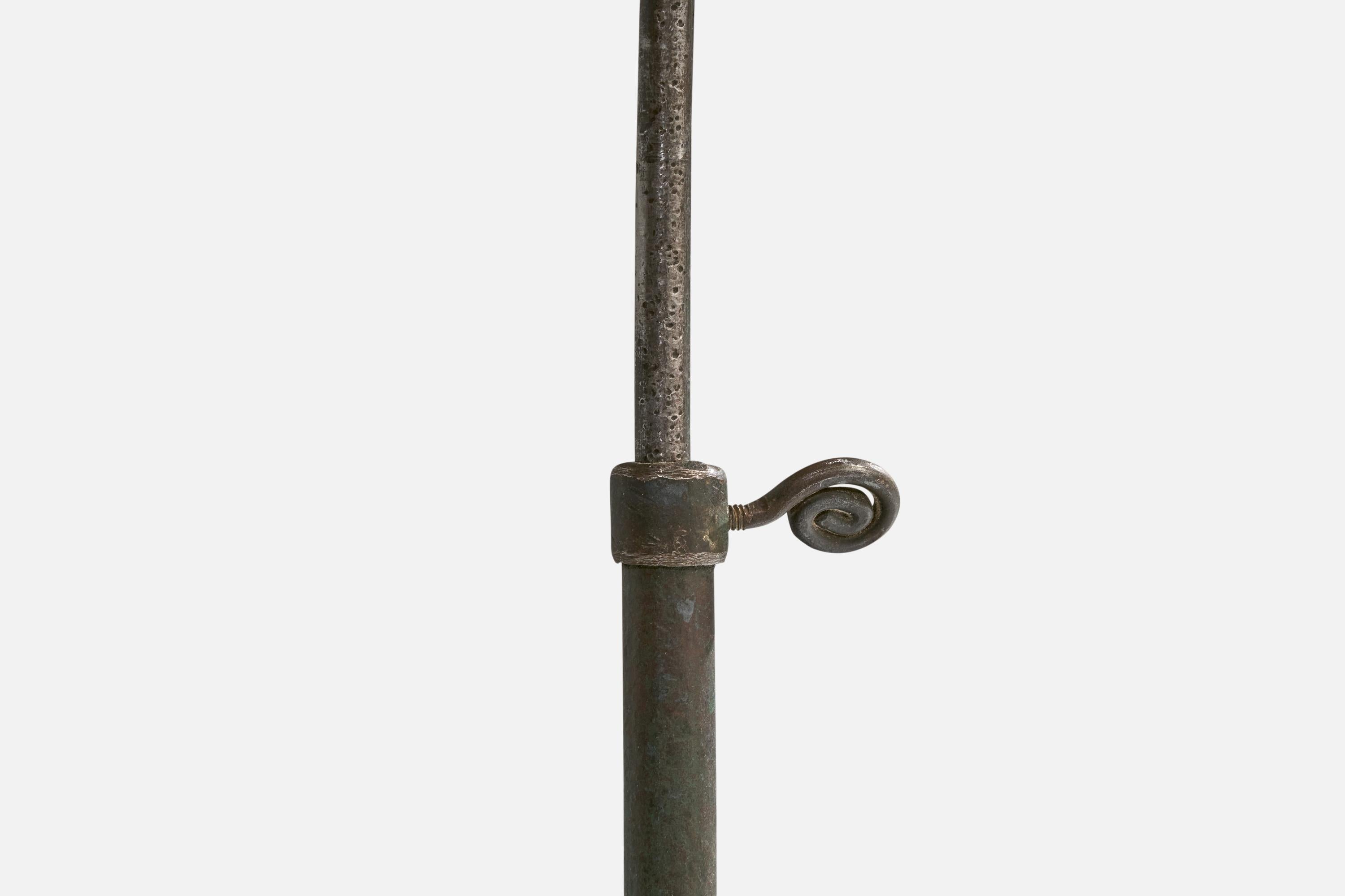 Designer suédois, lampadaire, fer, parchemin, Suède, années 1940 en vente 4