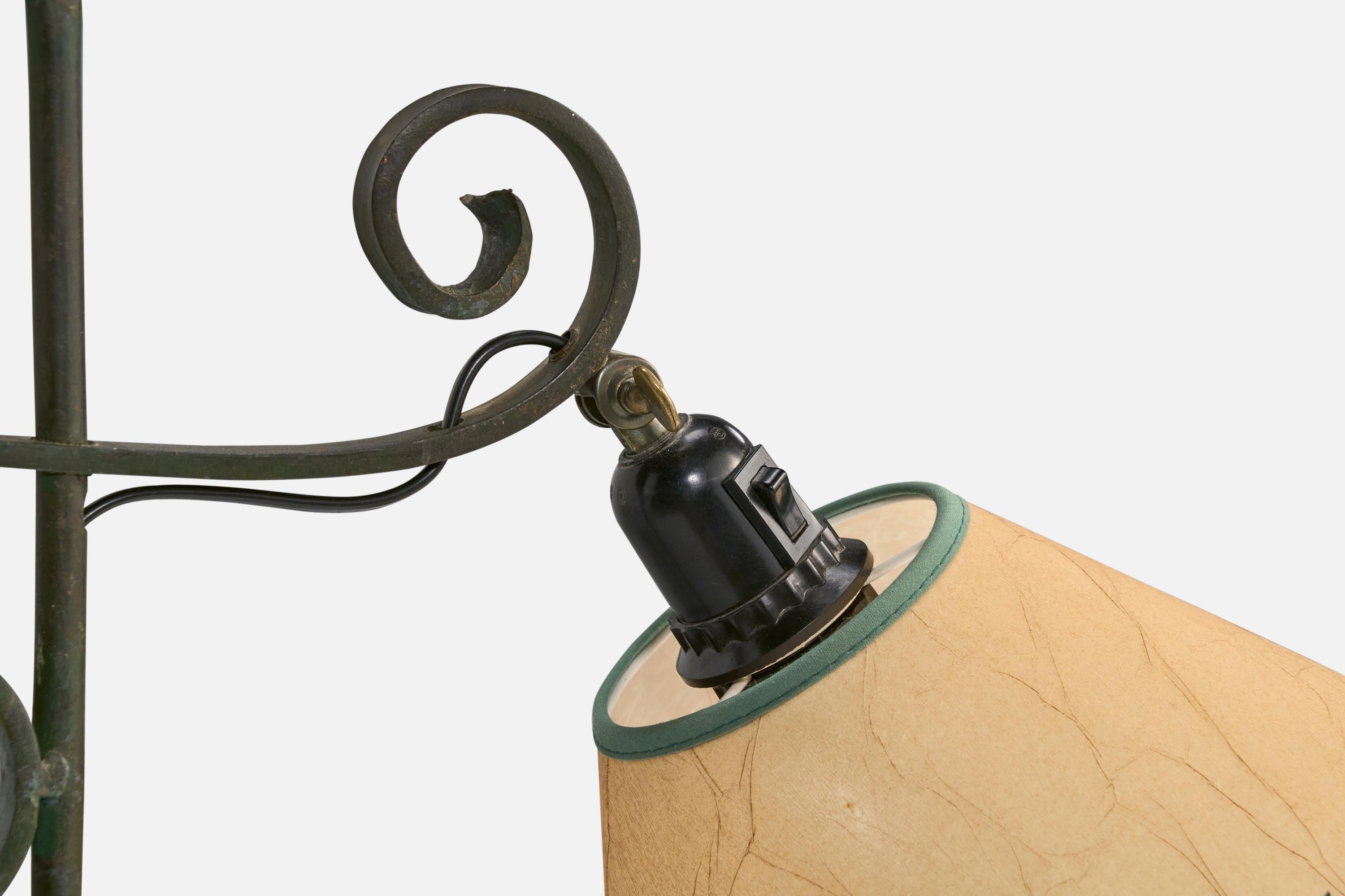Fer Designer suédois, lampadaire, fer, parchemin, Suède, années 1940 en vente