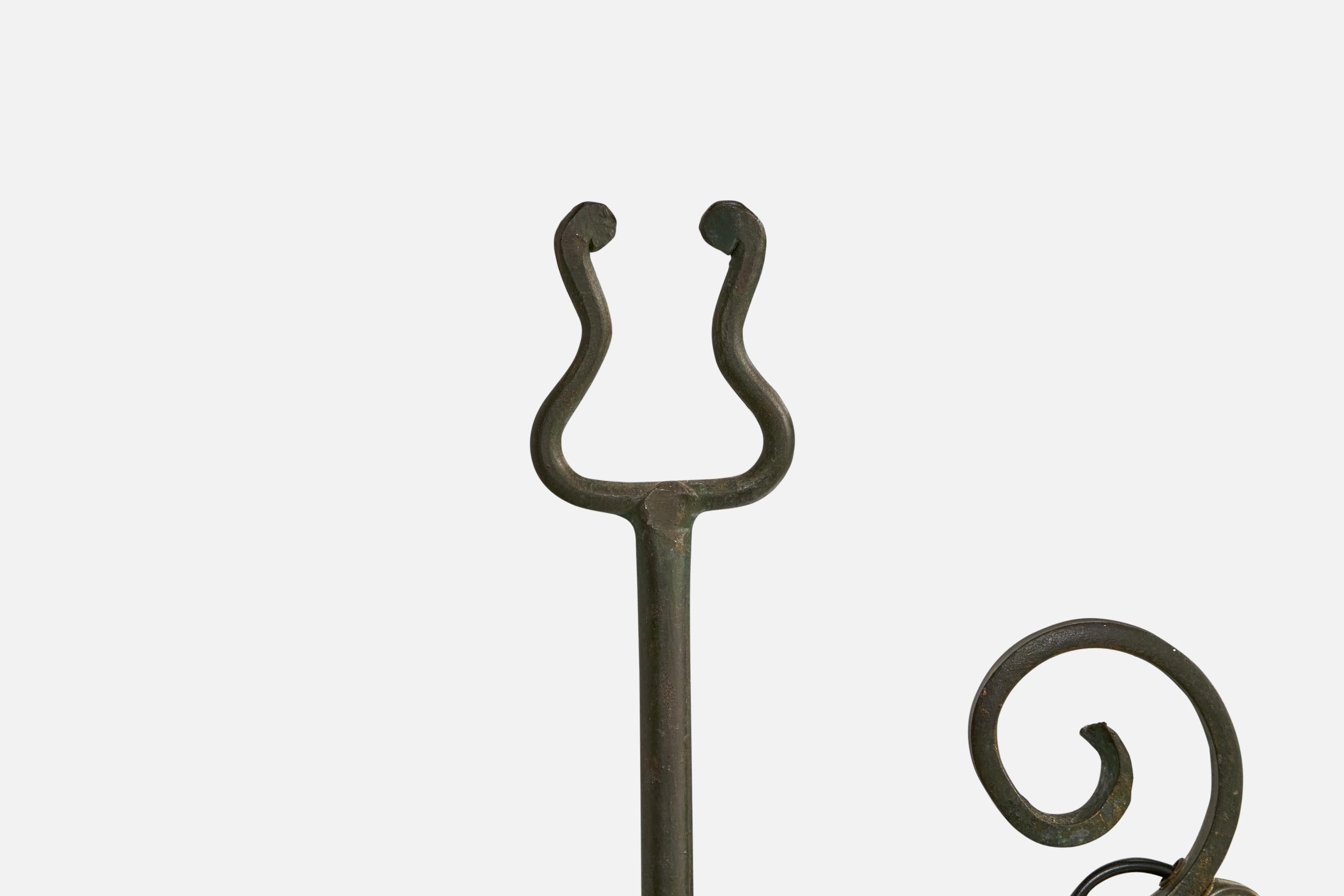 Designer suédois, lampadaire, fer, parchemin, Suède, années 1940 en vente 2