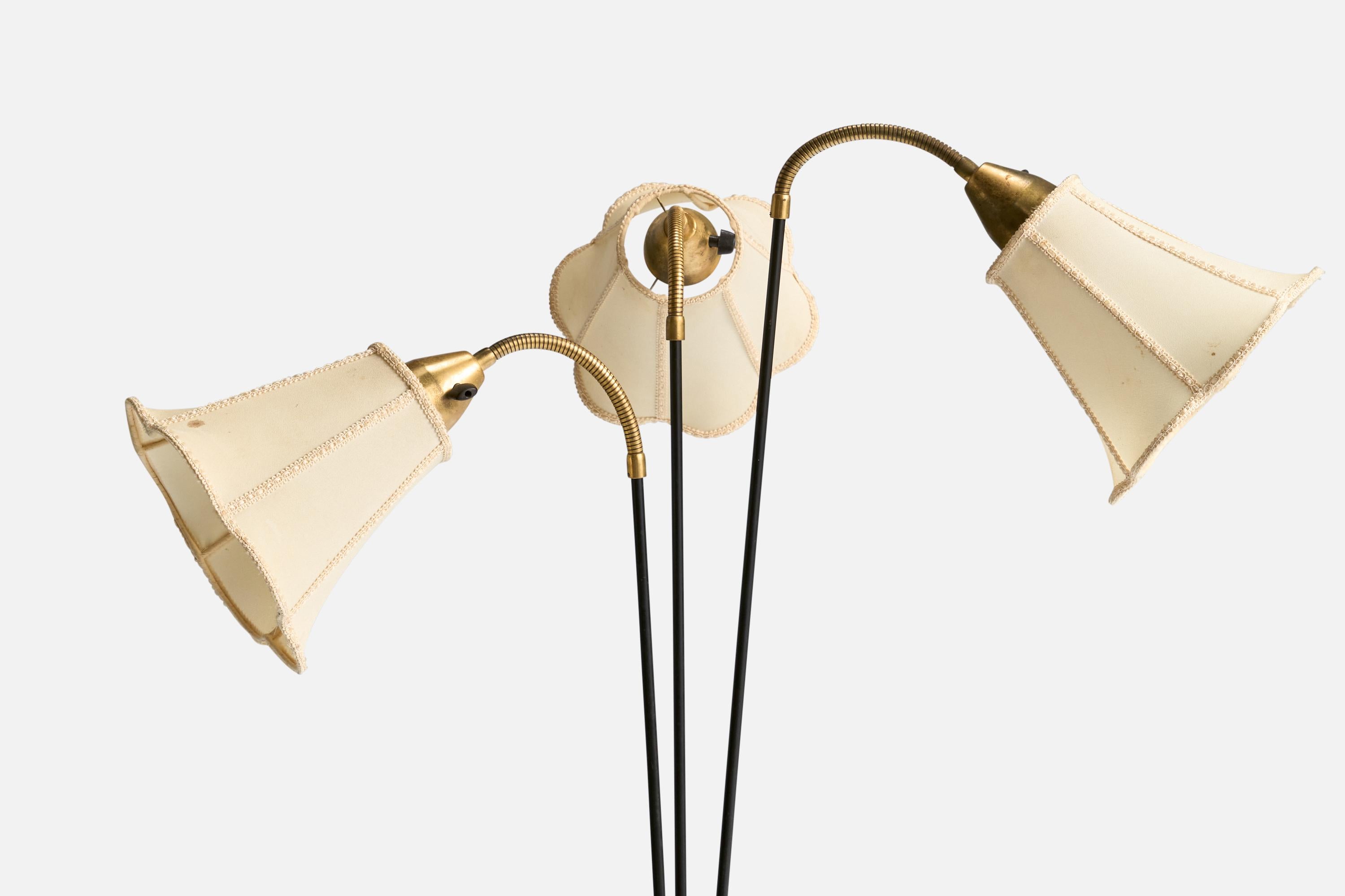 Suédois Designer suédois, lampadaire, métal, laiton, tissu, Suède, années 1950 en vente