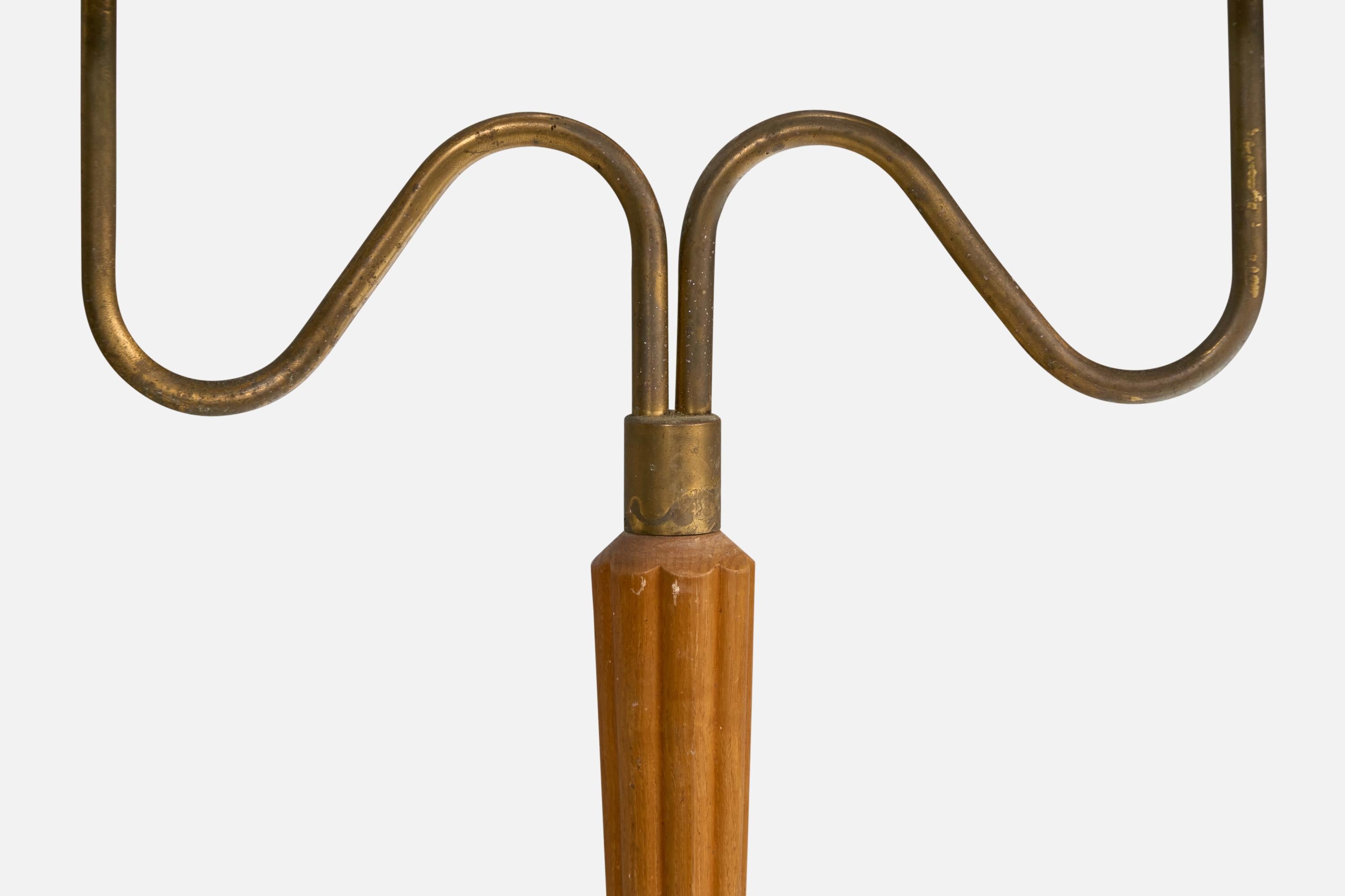 Lampada da terra di design svedese, Oak, ottone, tessuto, Svezia, anni '1930 In condizioni buone in vendita a High Point, NC