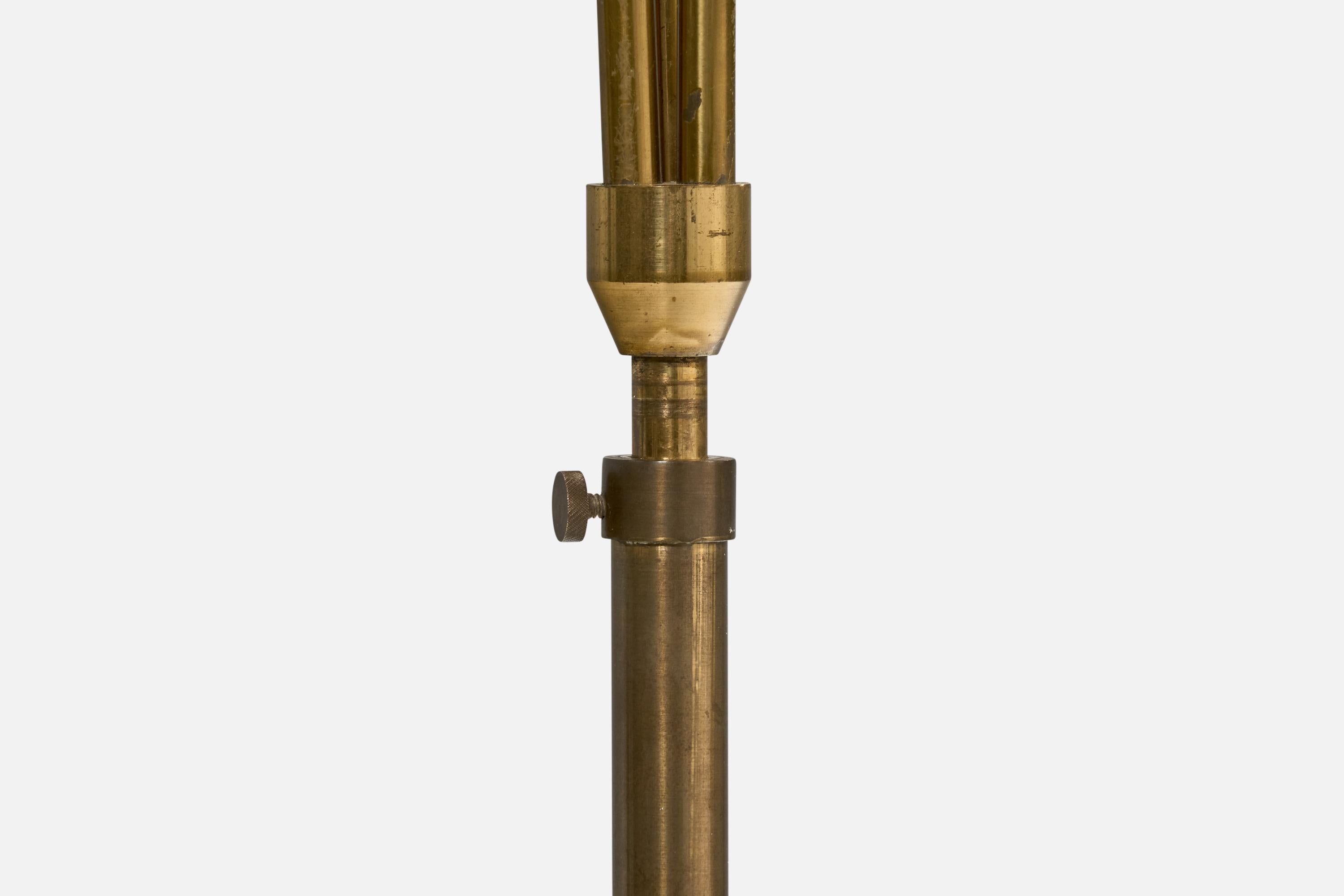 Ottone Lampada da terra di design svedese, Oak, ottone, tessuto, Svezia, anni '1930 in vendita