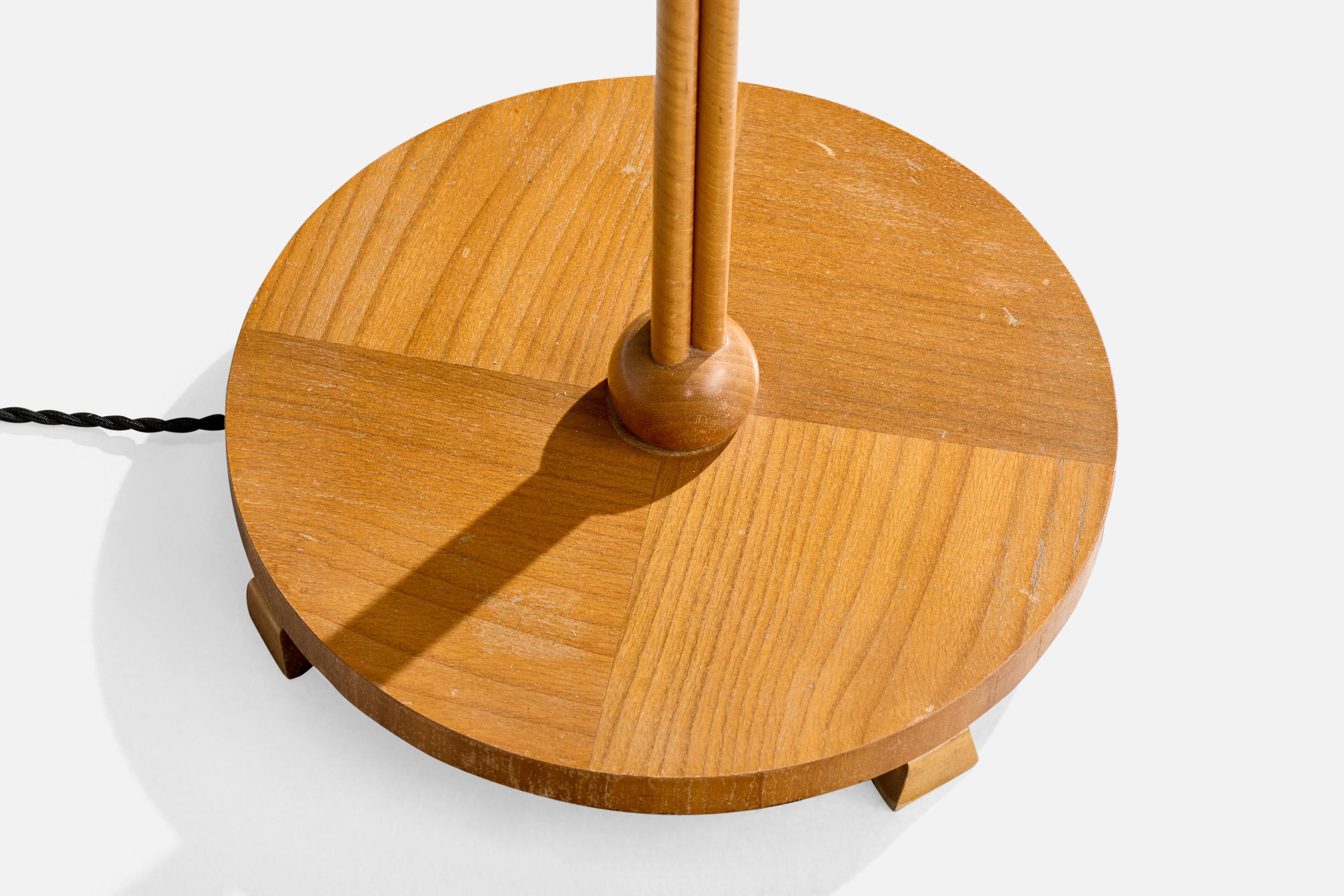 Designer suédois, lampadaire, chêne, laiton, tissu, Suède, années 1940 en vente 3