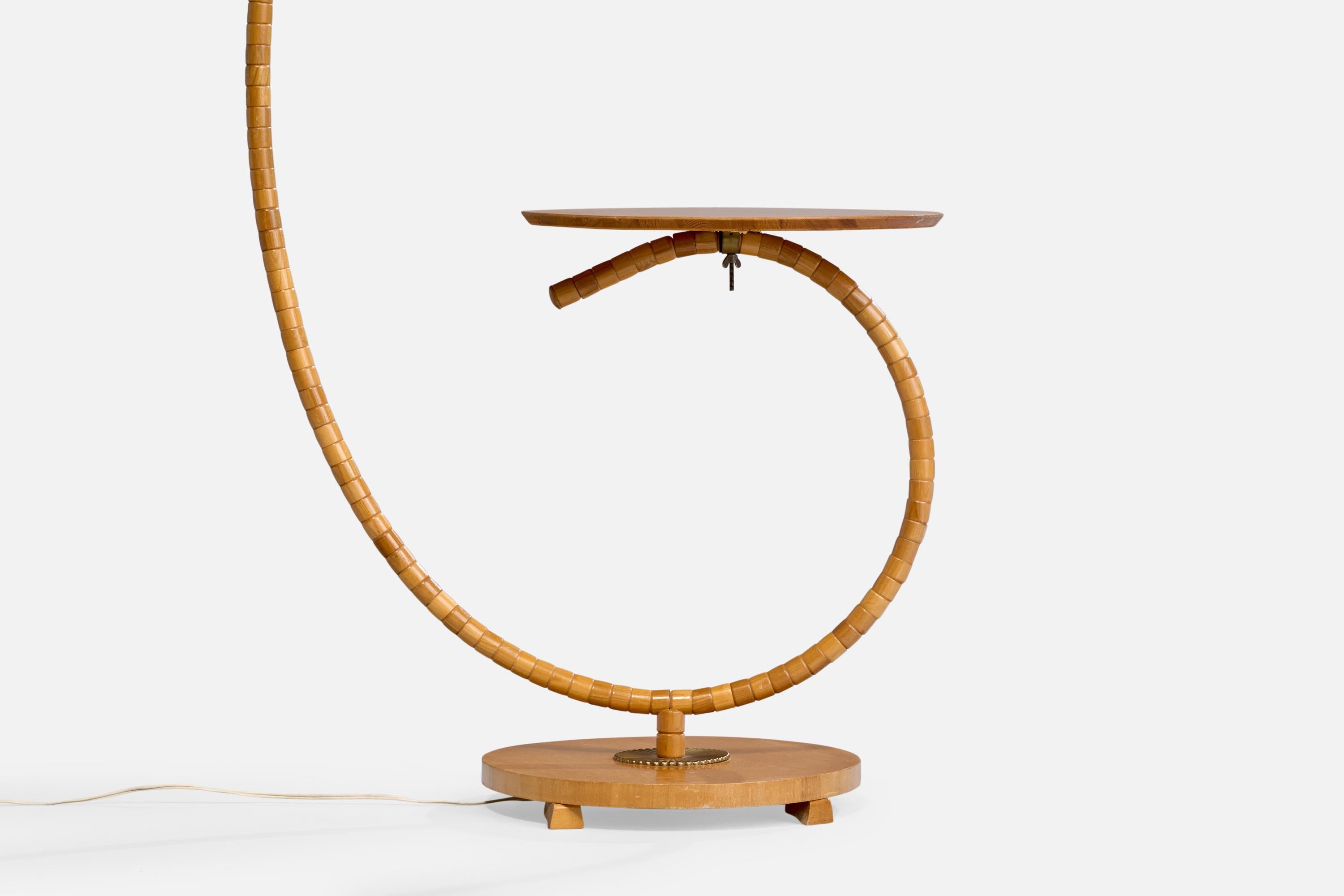 Scandinavo moderno Lampada da terra di design svedese, Oak, ottone, tessuto, Svezia, anni '40 in vendita