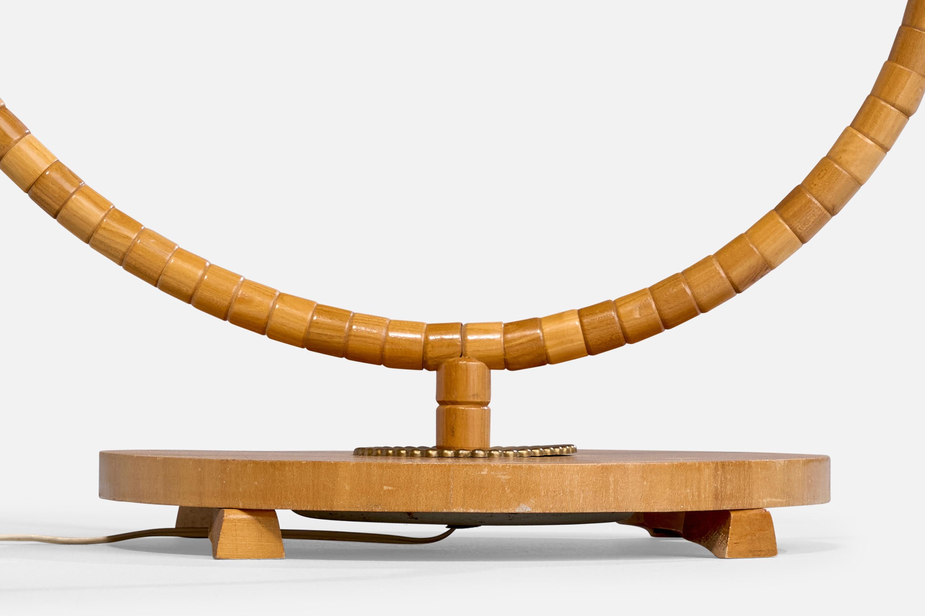 Svedese Lampada da terra di design svedese, Oak, ottone, tessuto, Svezia, anni '40 in vendita