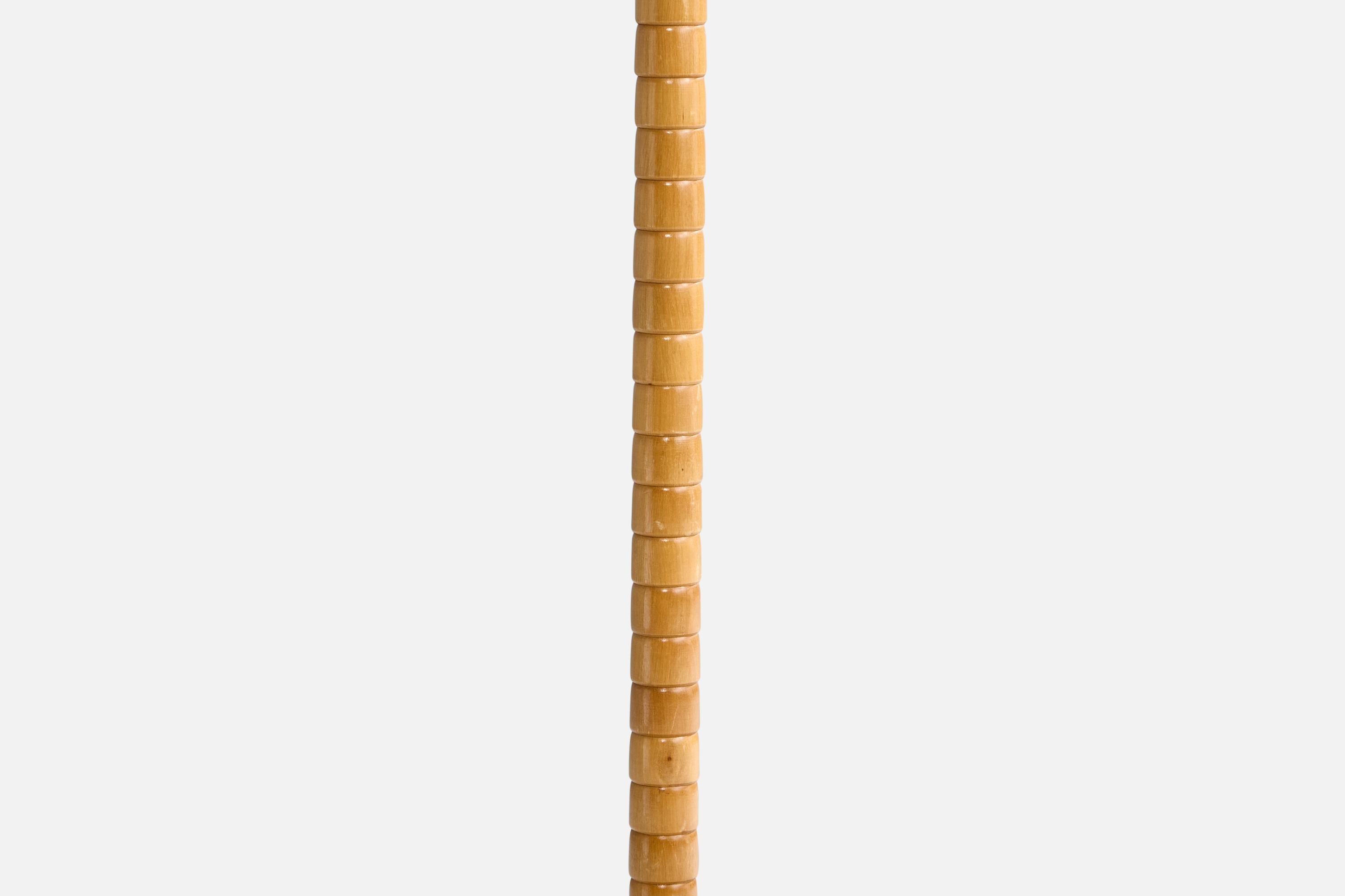 Laiton Designer suédois, lampadaire, chêne, laiton, tissu, Suède, années 1940 en vente