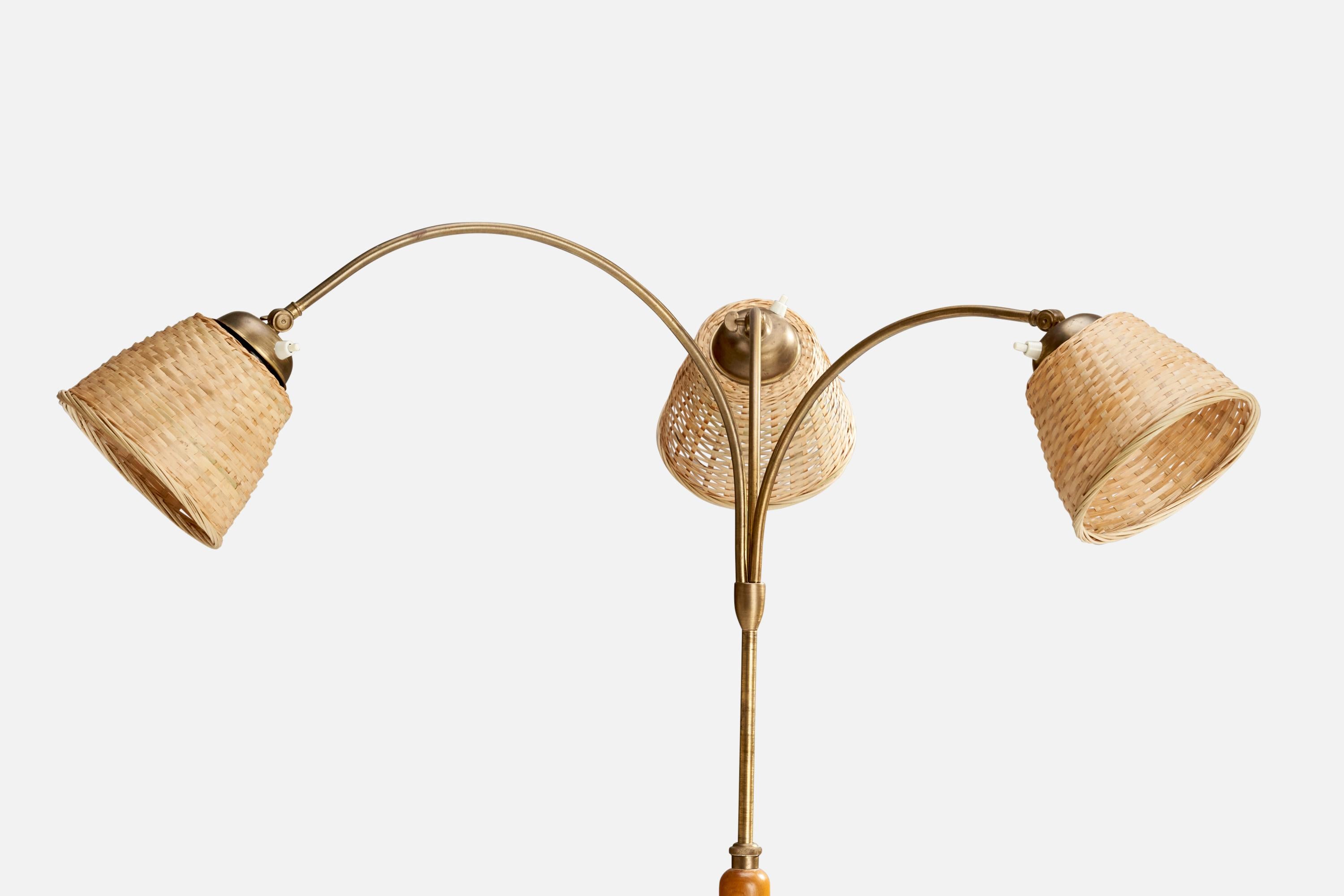 Schwedische Designerin, Stehlampe, Eiche, Messing, Rattan, Schweden, 1930er Jahre (Skandinavische Moderne) im Angebot