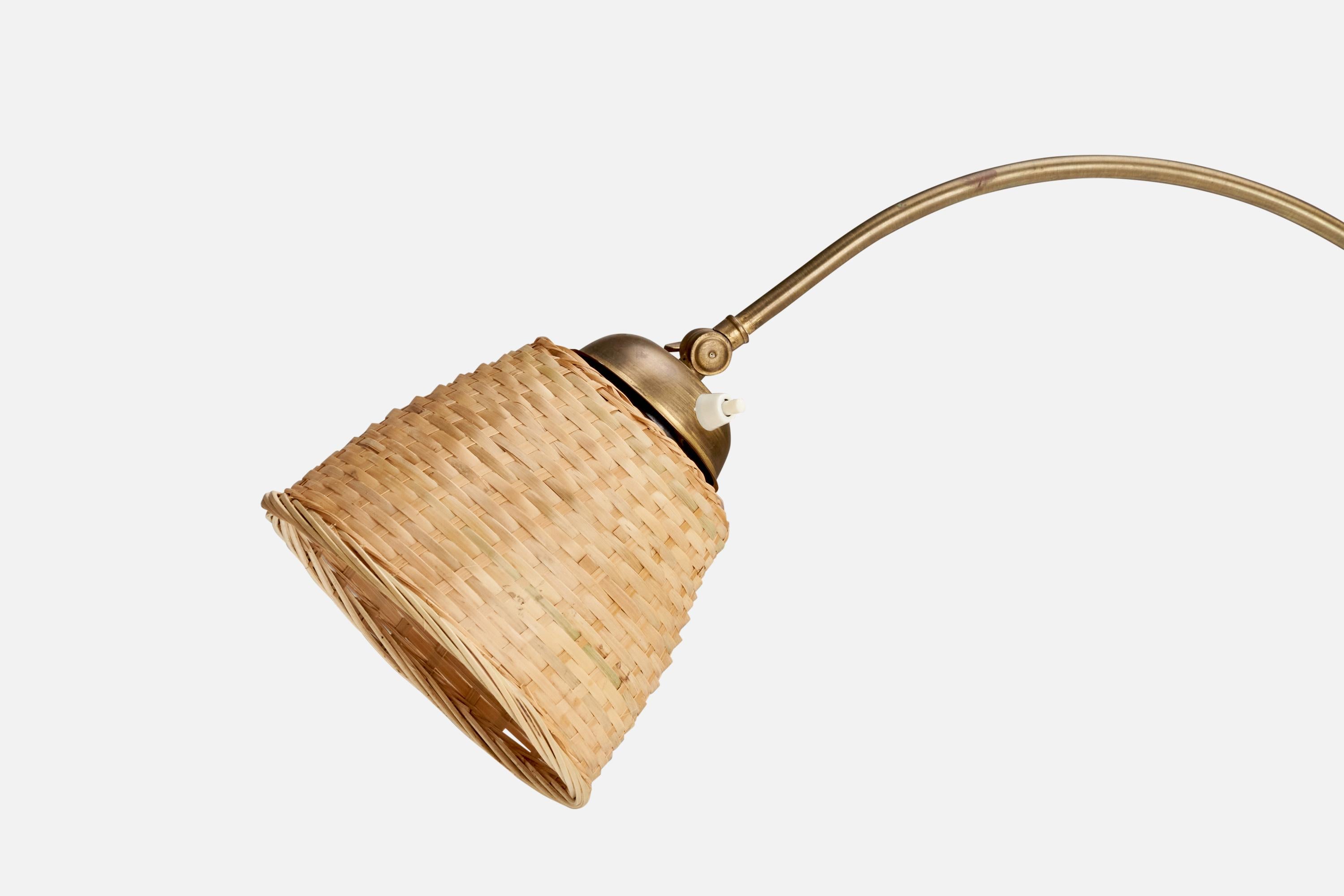 Schwedische Designerin, Stehlampe, Eiche, Messing, Rattan, Schweden, 1930er Jahre im Zustand „Gut“ im Angebot in High Point, NC