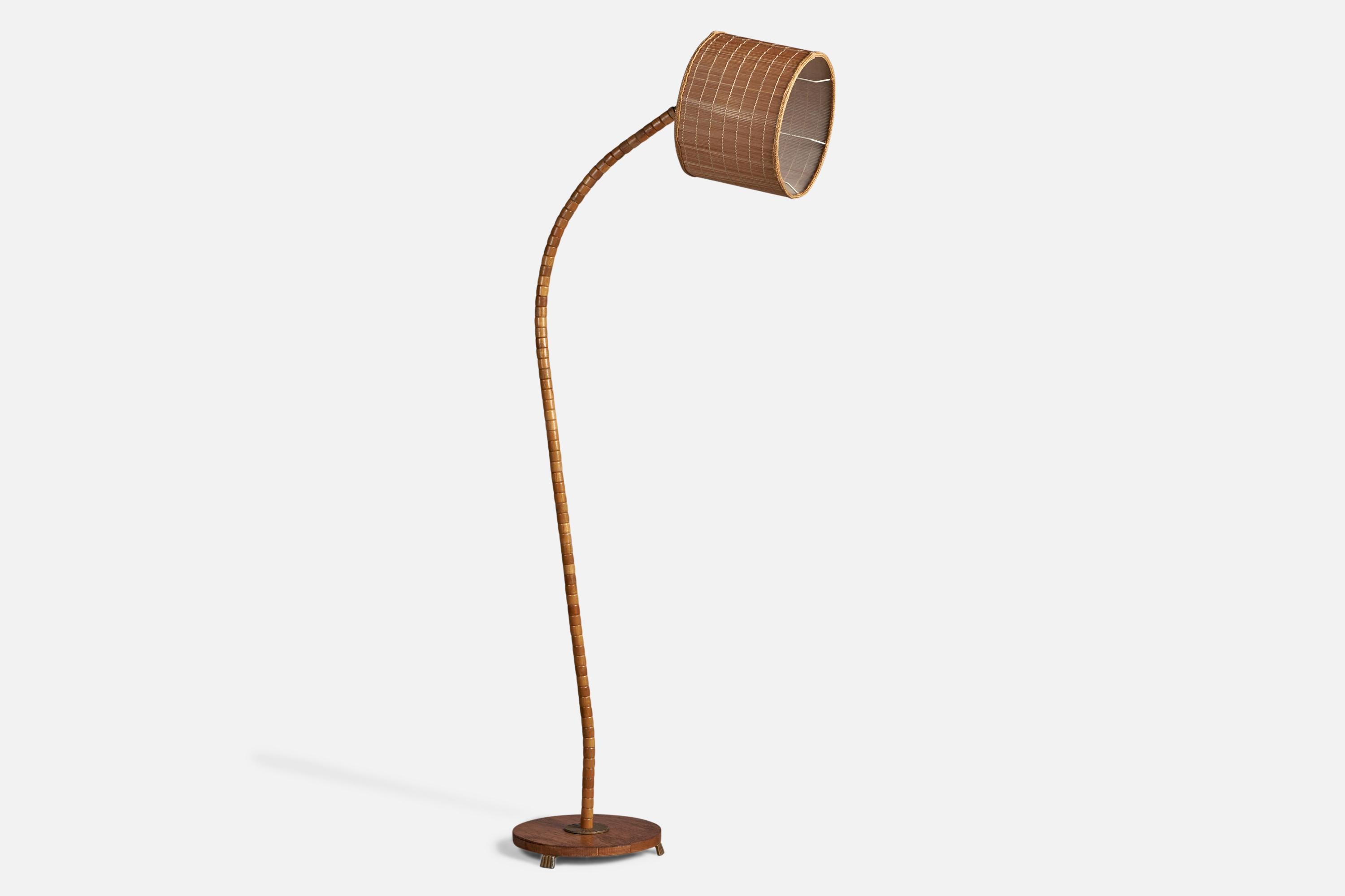 A curved brass, oak and reed floor lamp, designed and produced in Sweden, 1930s.

Overall Dimensions (inches): 70.25