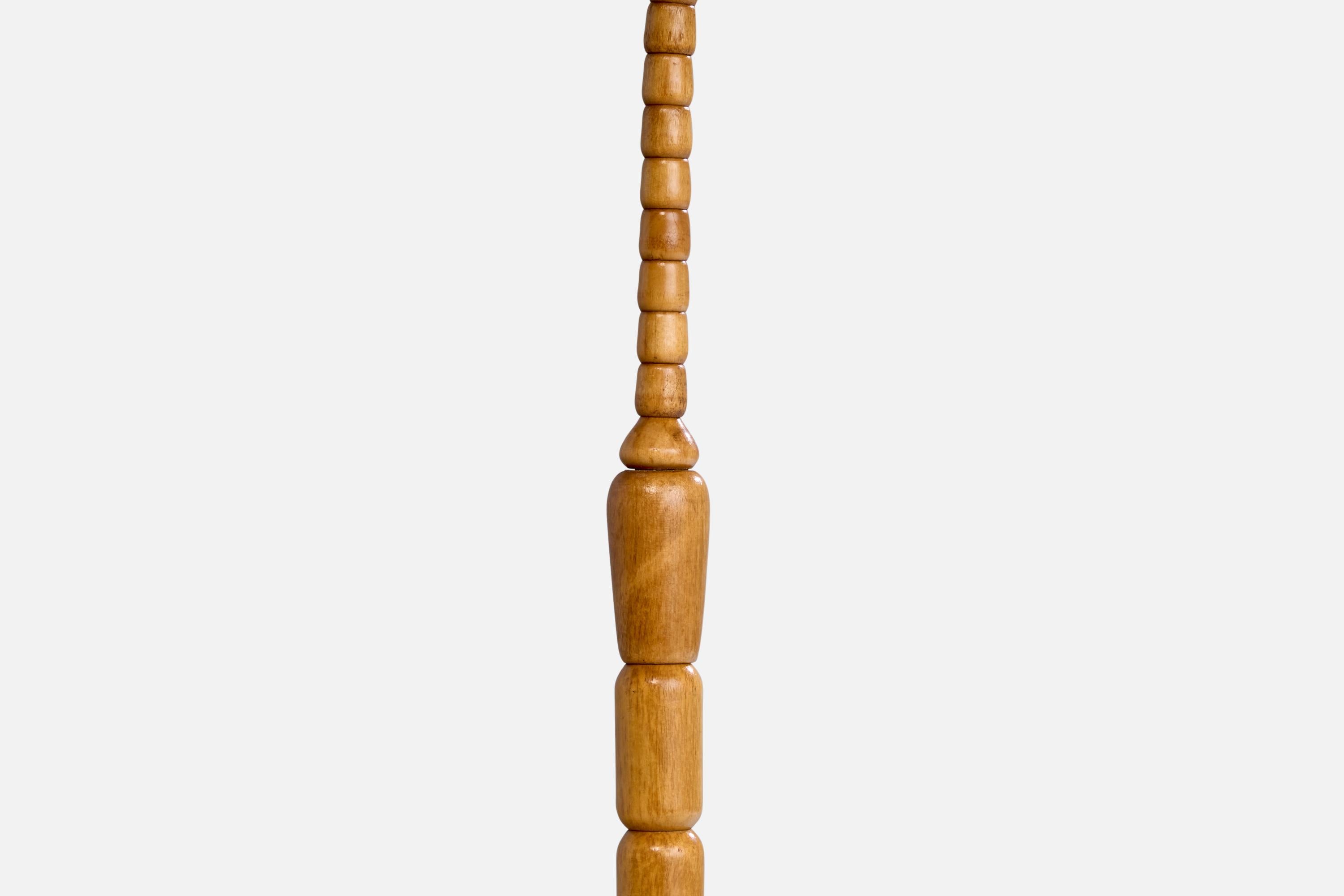 Schwedische Designerin, Stehlampe, Eiche, Stoff, Messing, Schweden, 1940er Jahre im Angebot 1