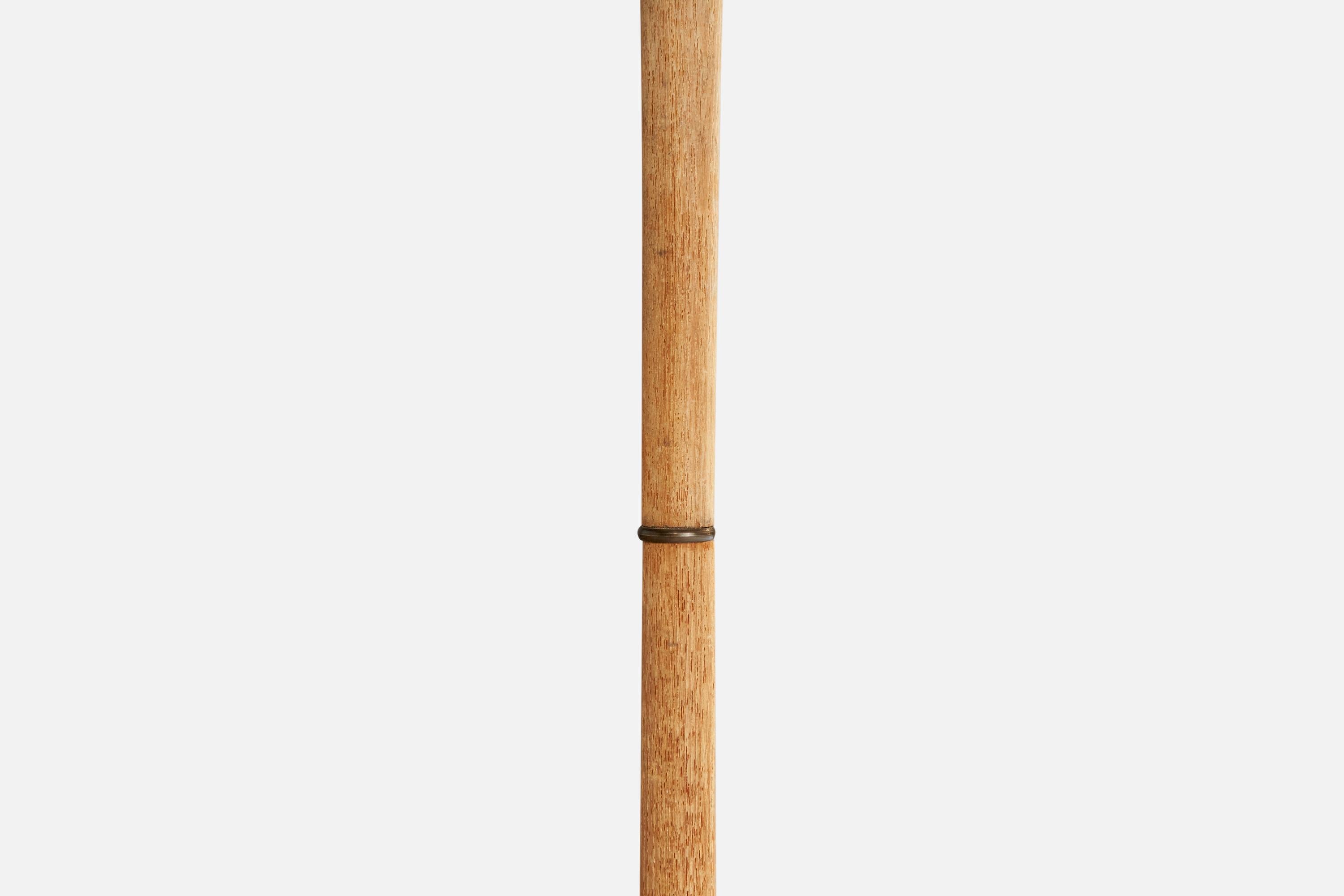 Schwedische Designerin, Stehlampe, Eiche, Stoff, Schweden, 1950er Jahre im Zustand „Gut“ im Angebot in High Point, NC