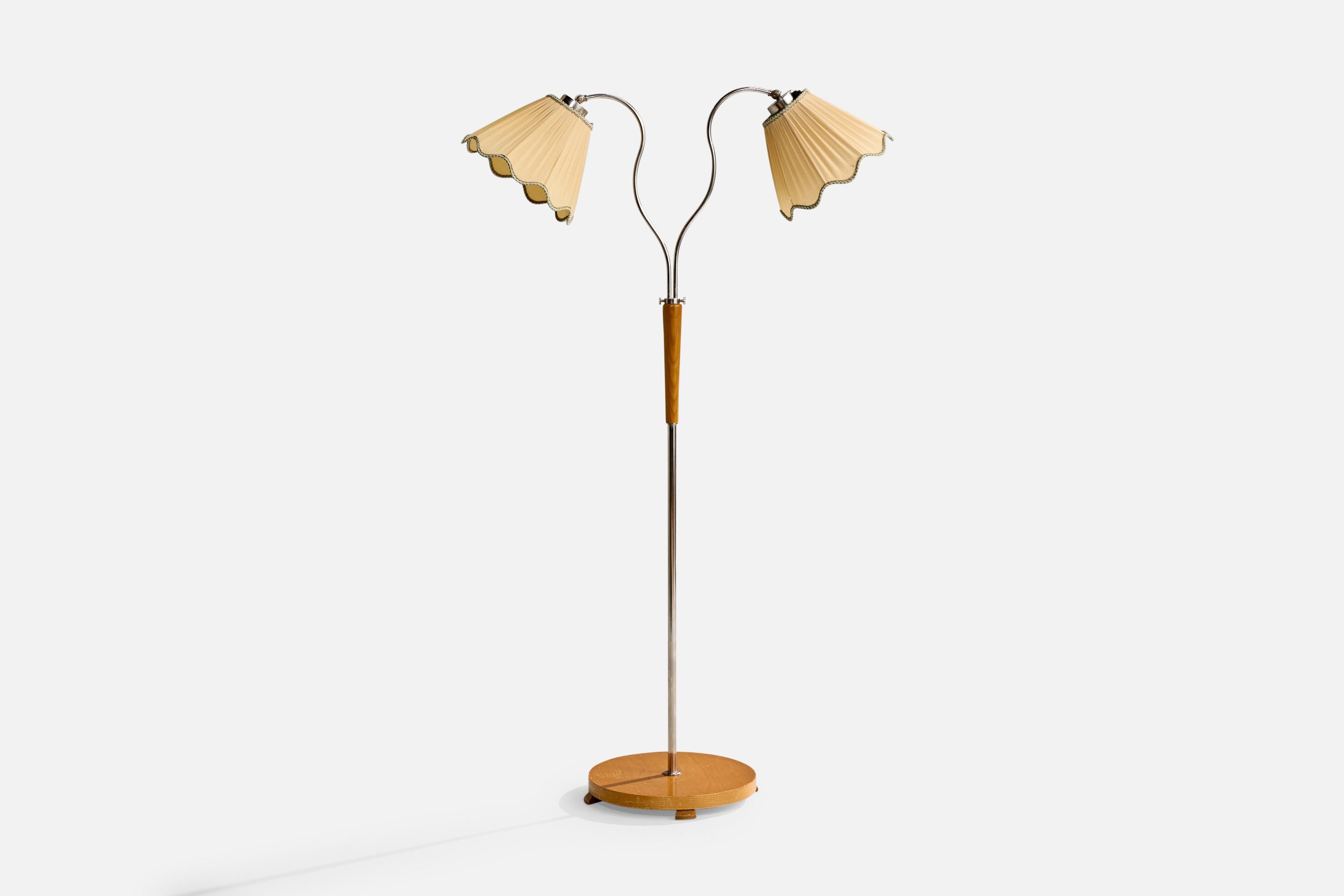 Lampadaire réglable en chêne, métal et tissu beige, conçu et produit en Suède, vers les années 1930.

Dimensions de la lampe avec abat-jour (pouces) : 59.0 