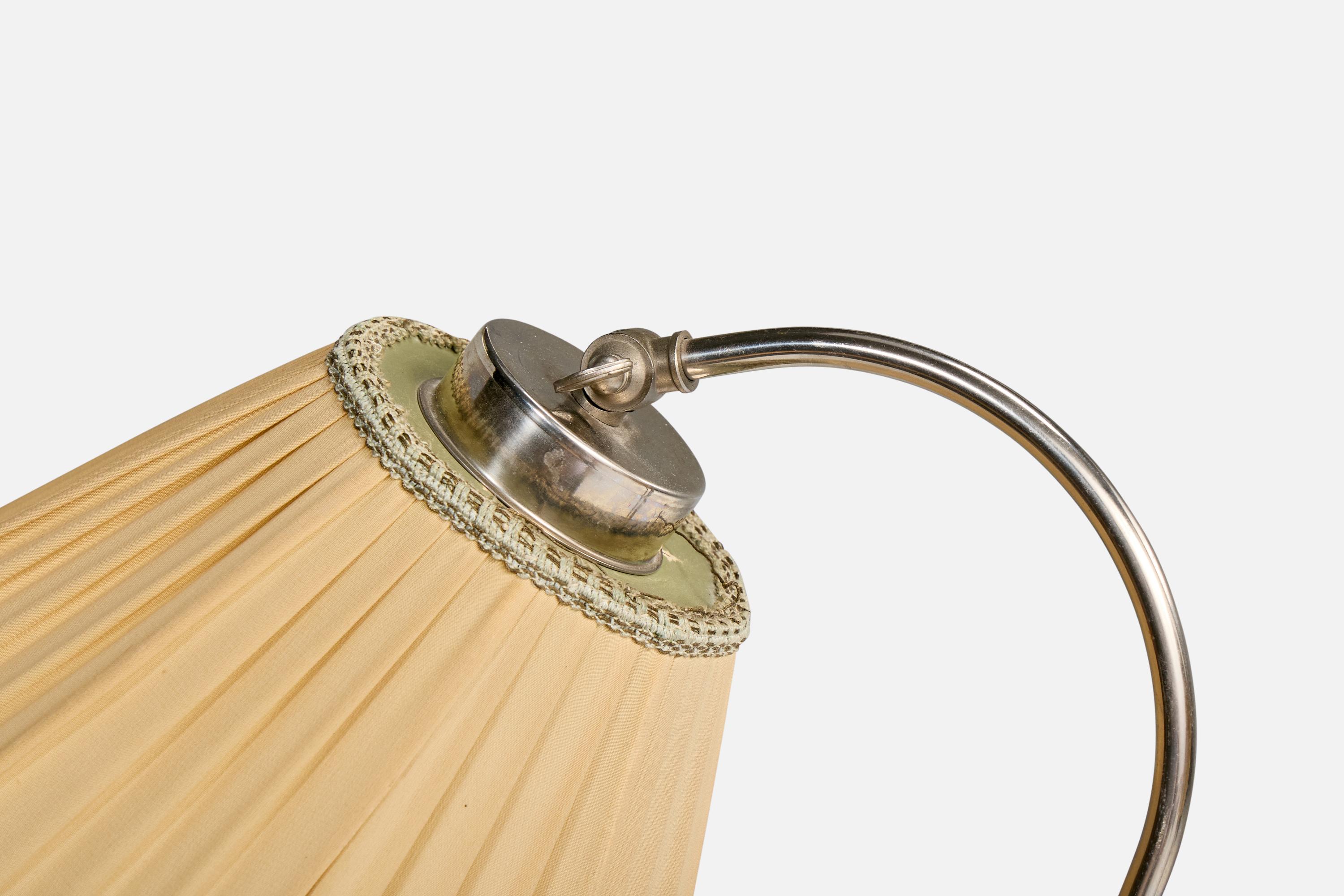 Designer suédois, lampadaire, chêne, métal, tissu, Suède, années 1930 Bon état - En vente à High Point, NC
