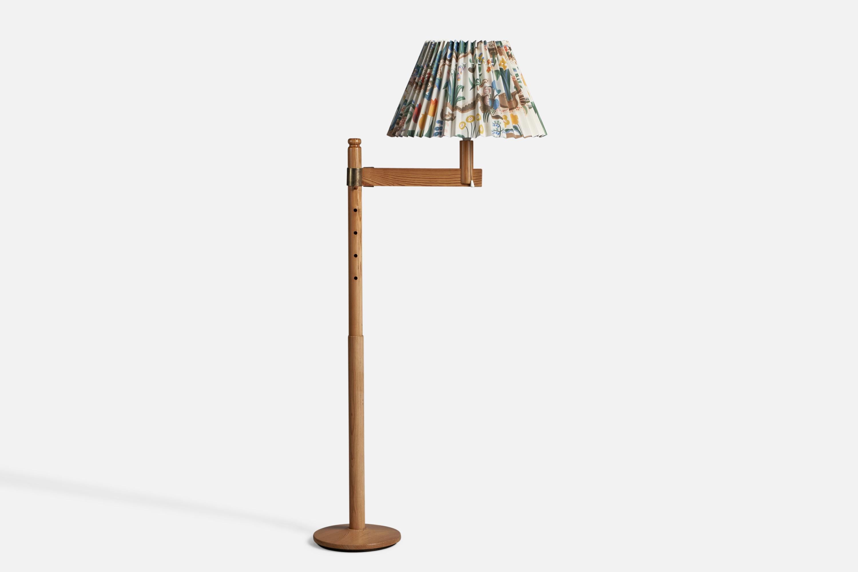 An adjustable pine, brass and floral printed fabric floor lamp, designed and produced in Sweden, 1970s.

Overall Dimensions (inches): 55