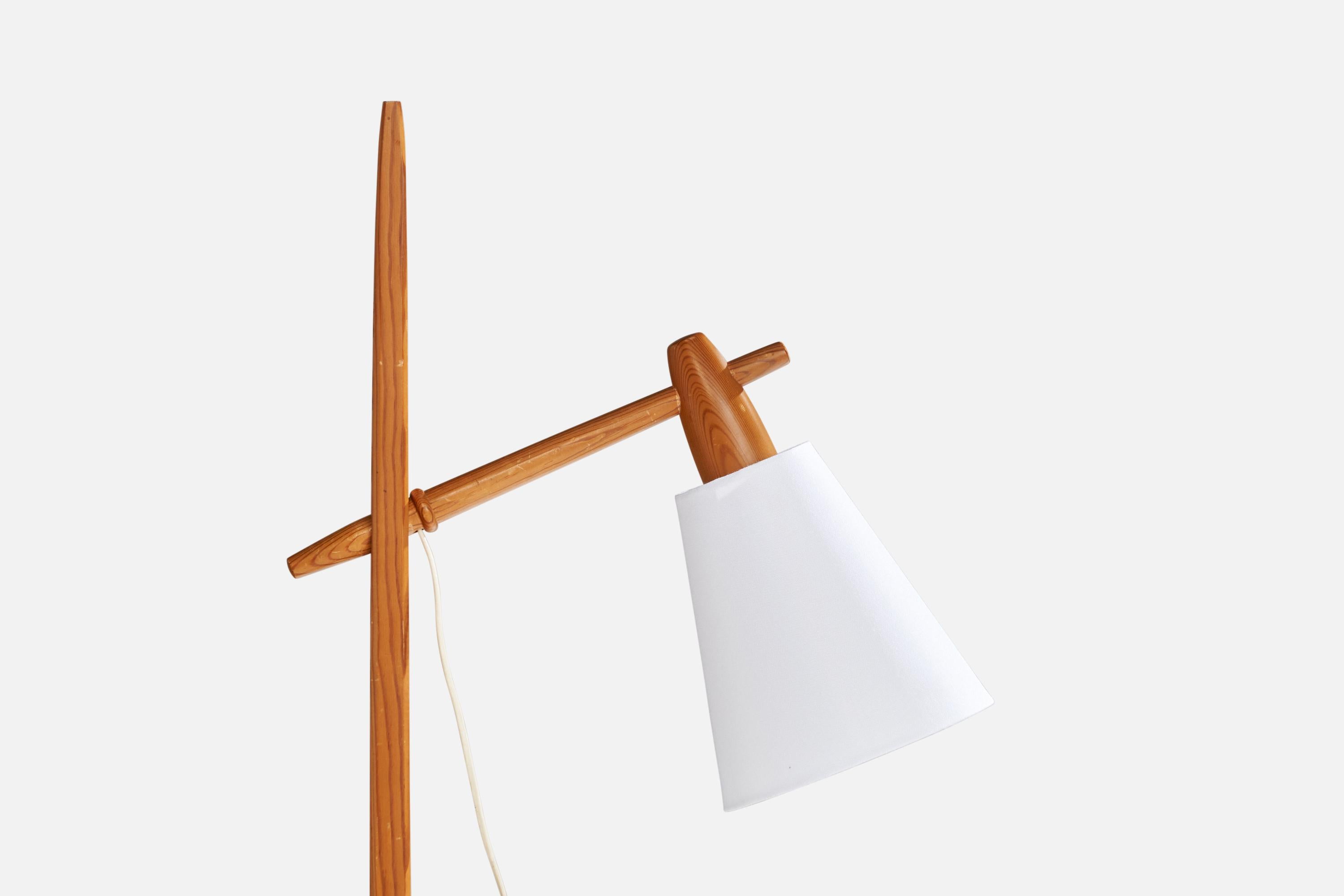 Européen Designer suédois, lampadaire, pin, tissu, Suède, 1970 en vente