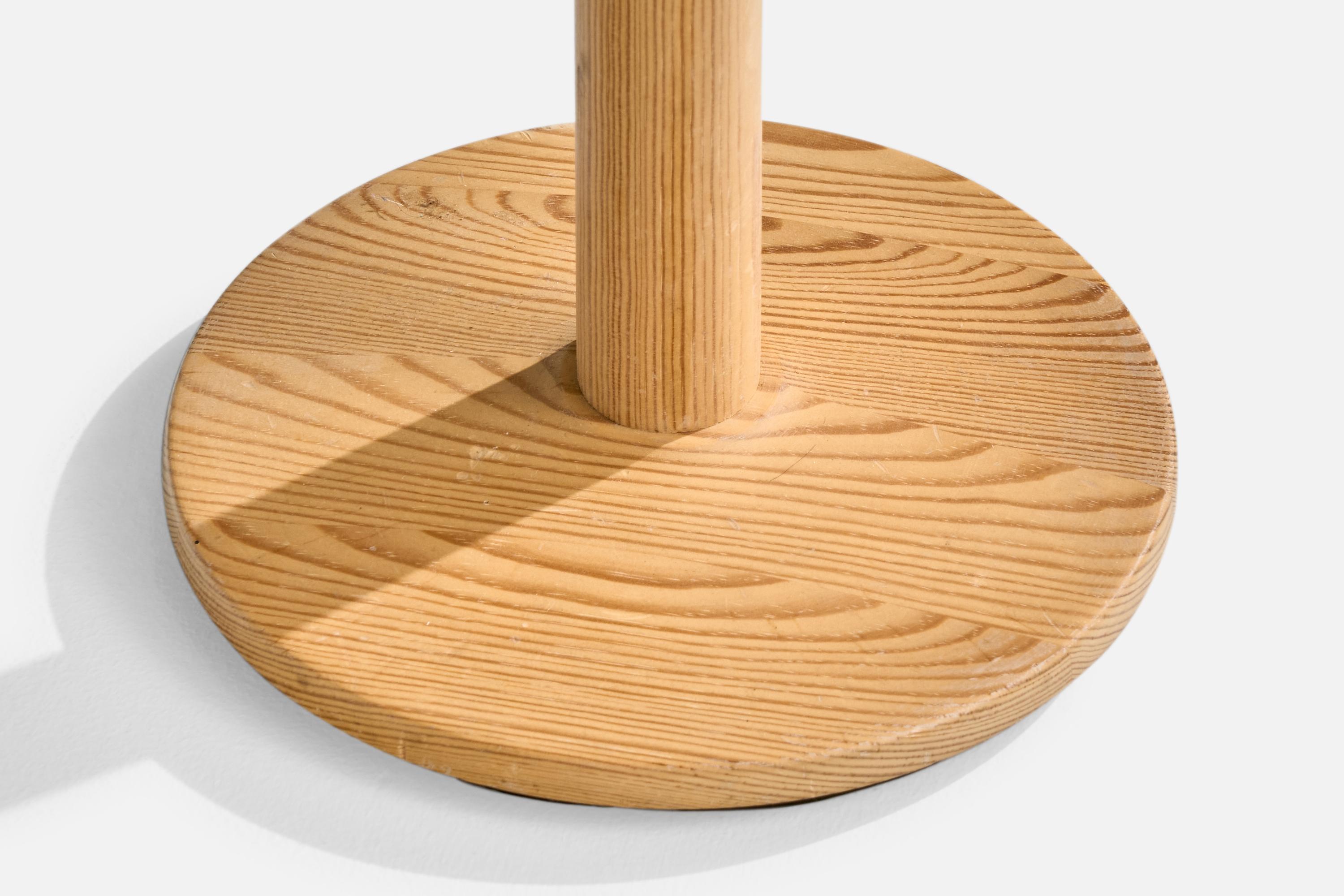 Designer suédois, lampadaire, pin, papier, laiton, Suède, 1970 en vente 1
