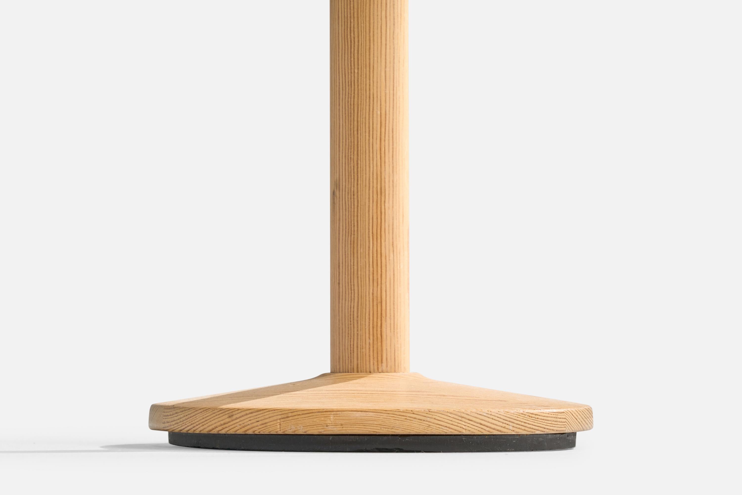 Designer suédois, lampadaire, pin, papier, laiton, Suède, 1970 en vente 2