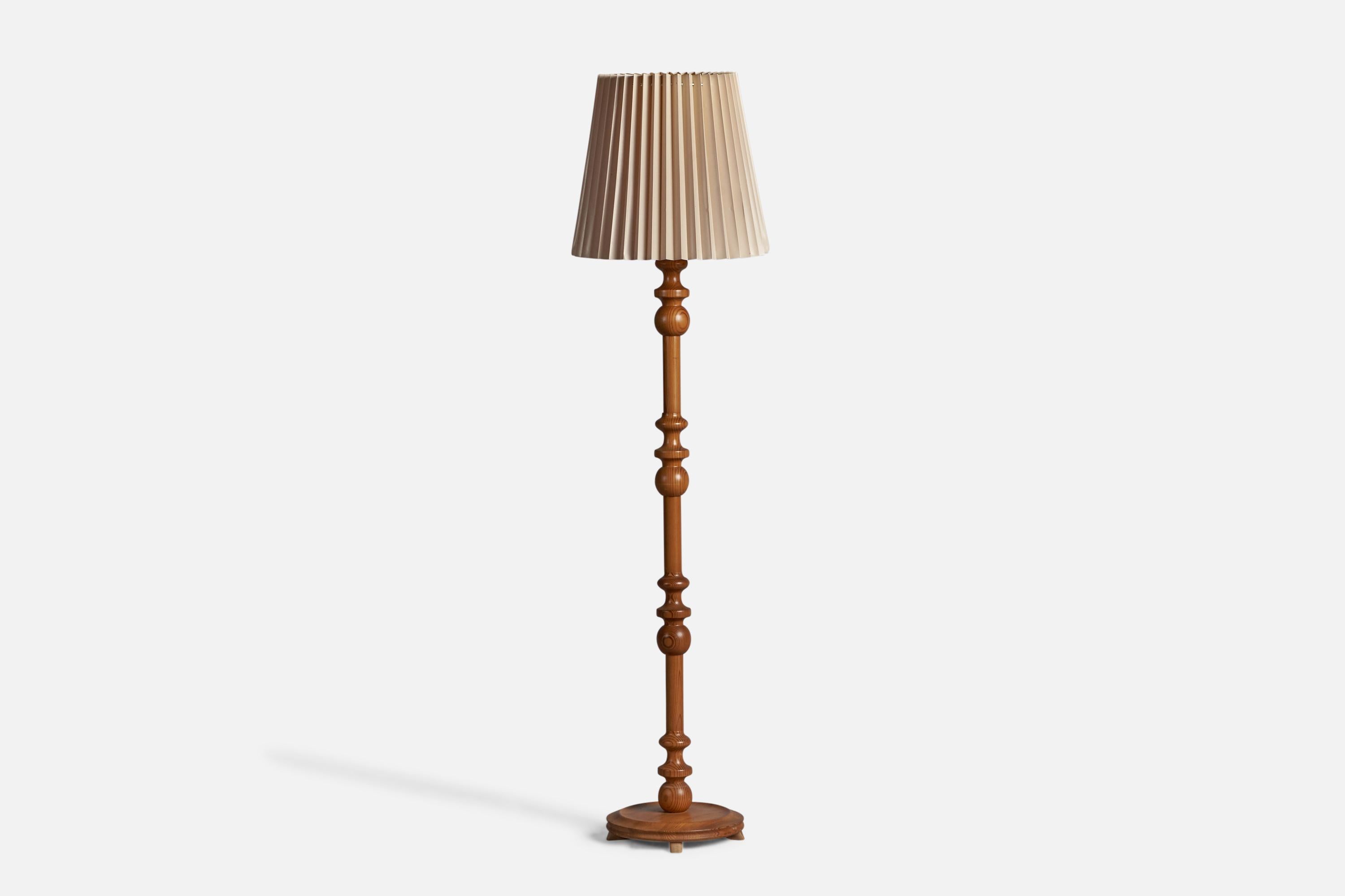 A pine and paper floor lamp, designed and produced in Sweden, 1970s.

Overall Dimensions (inches): 59