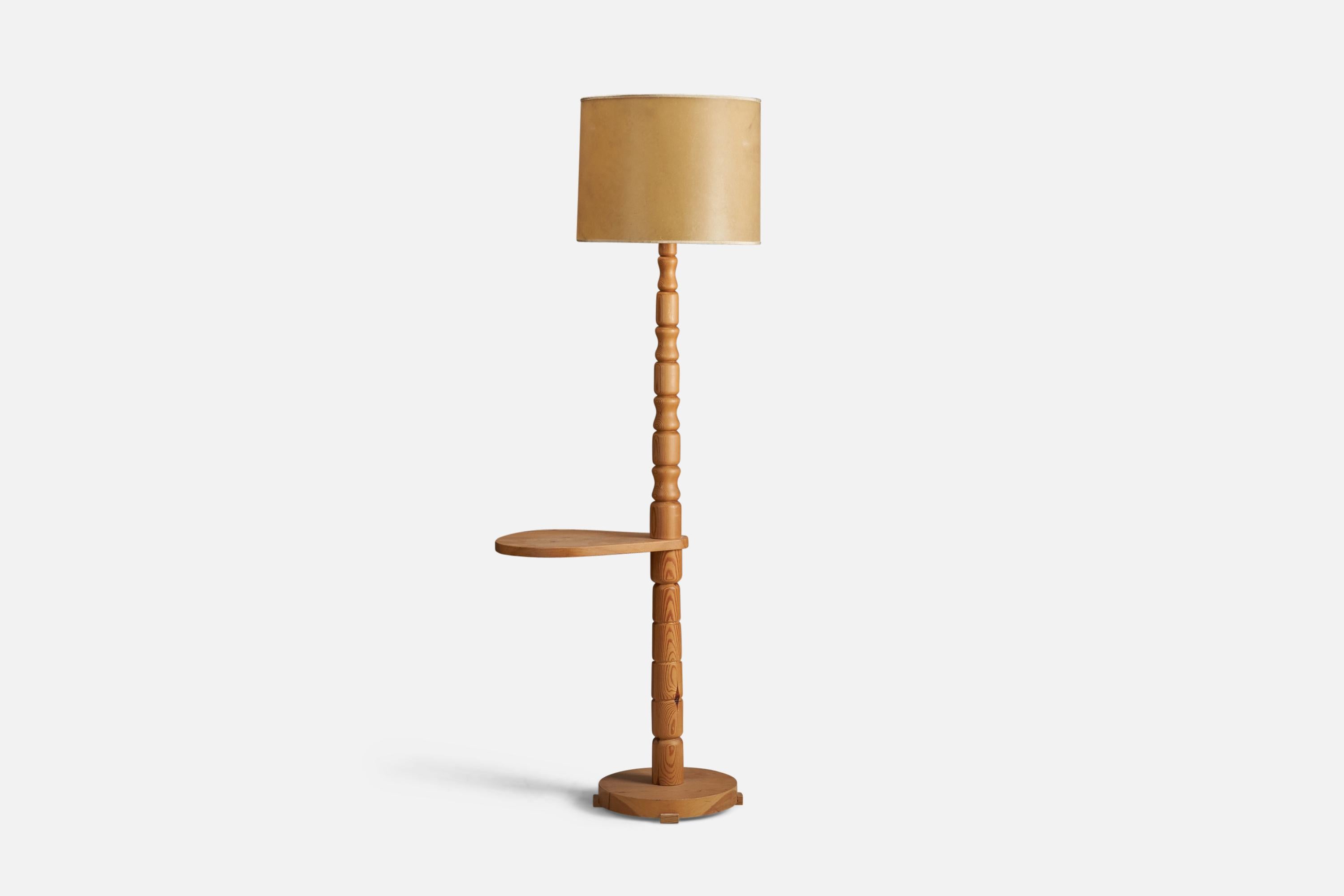 A pine and paper floor lamp with table designed and produced by a Swedish Designer, Sweden, 1970s.

Socket takes standard E-26 medium base bulb.

There is no maximum wattage stated on the fixture.