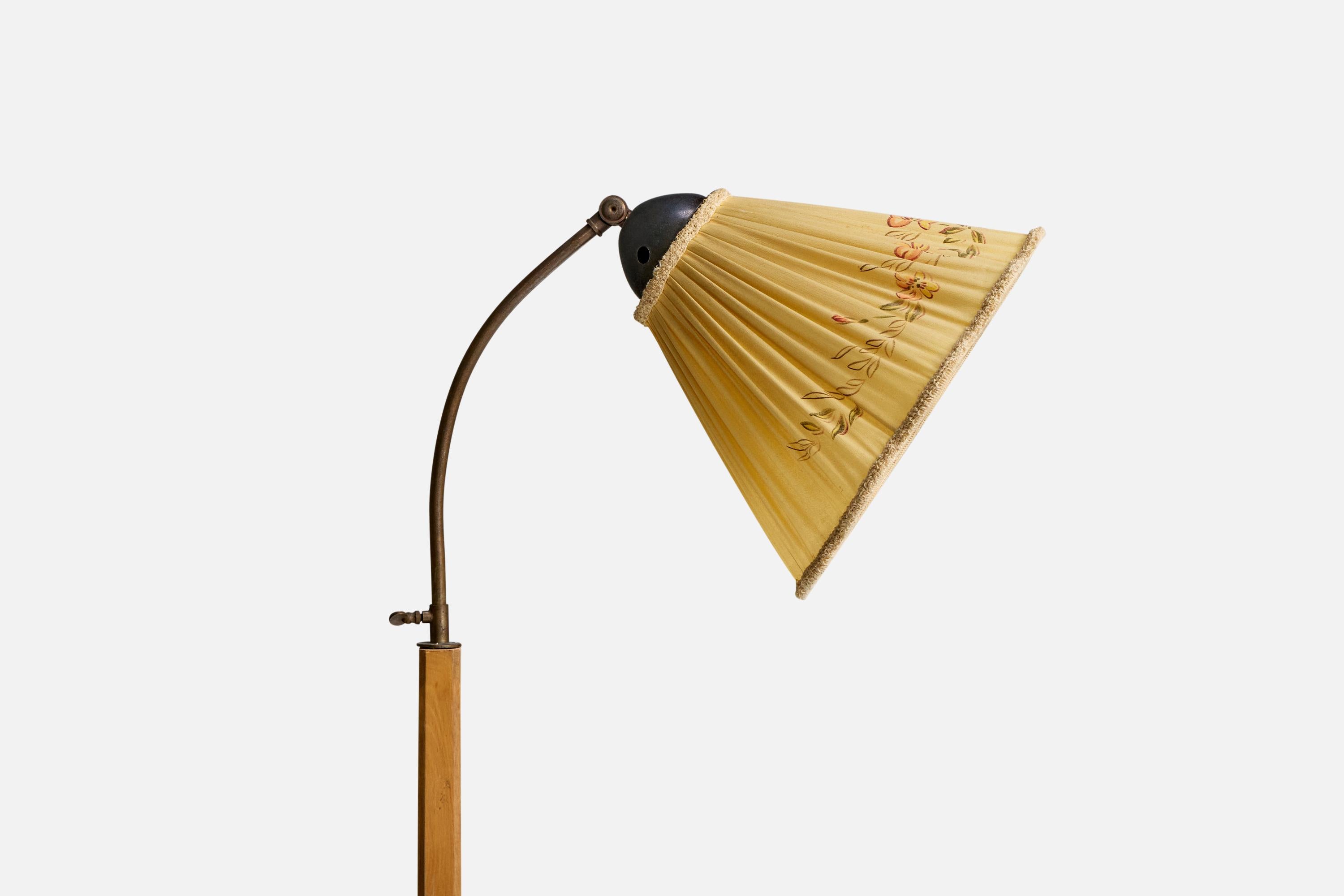 Scandinave moderne Designer suédois, lampadaire, bois, laiton, tissu, Suède, années 1930 en vente
