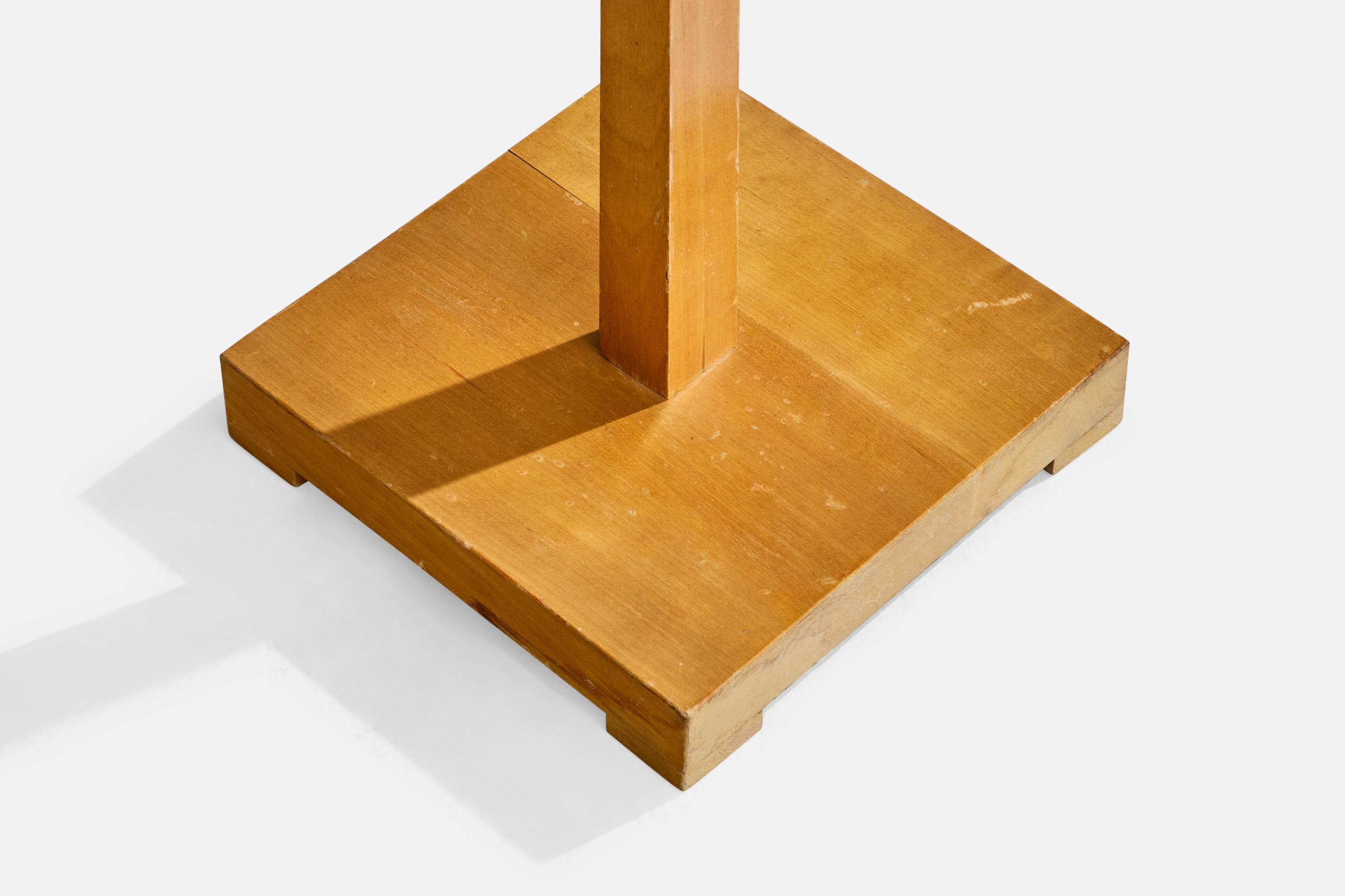 Laiton Designer suédois, lampadaire, bois, laiton, tissu, Suède, années 1930 en vente