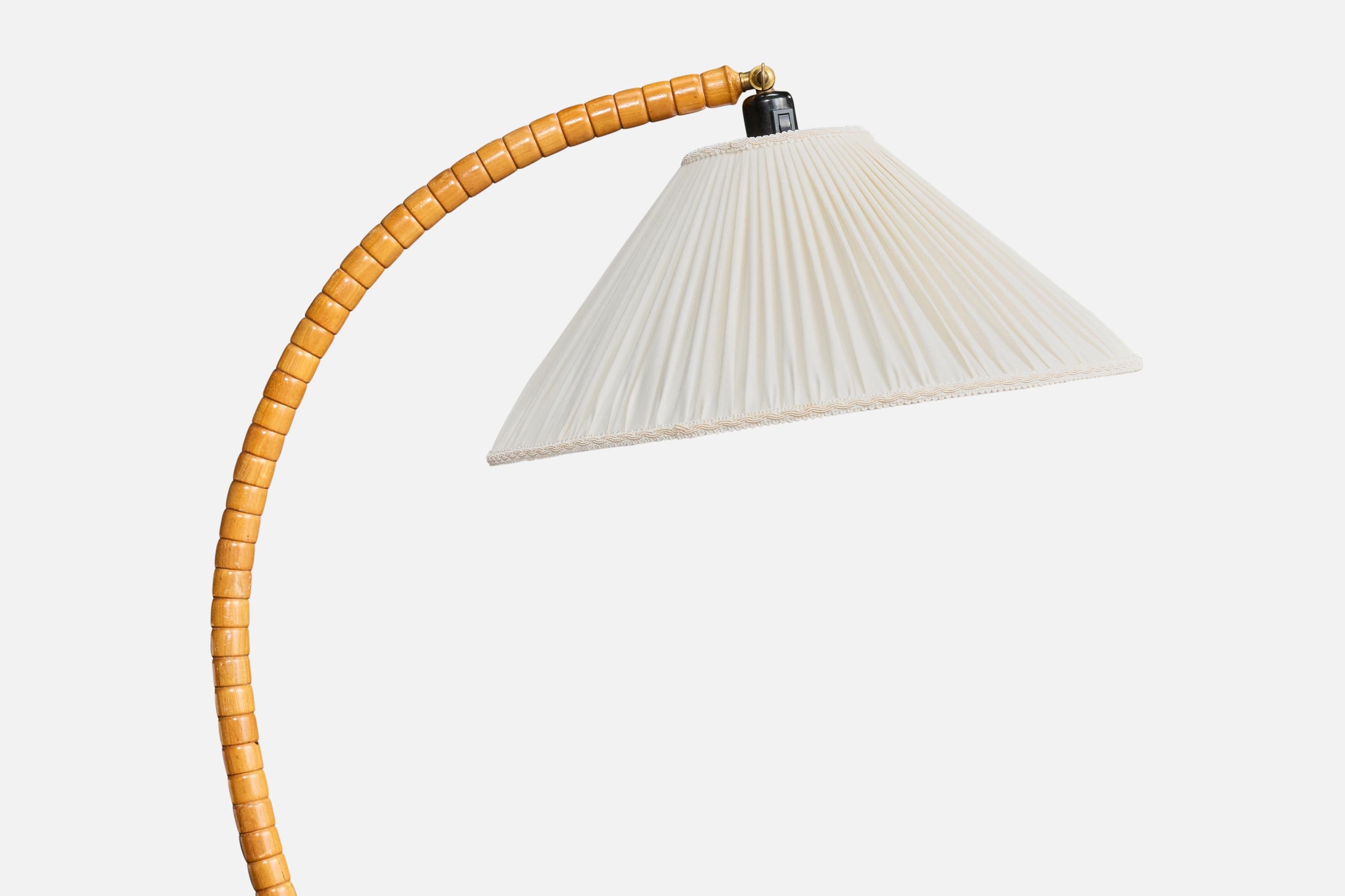 Schwedischer Designer, Stehlampe, Holz, Messing, Stoff, Schweden, 1940er Jahre (Skandinavische Moderne) im Angebot
