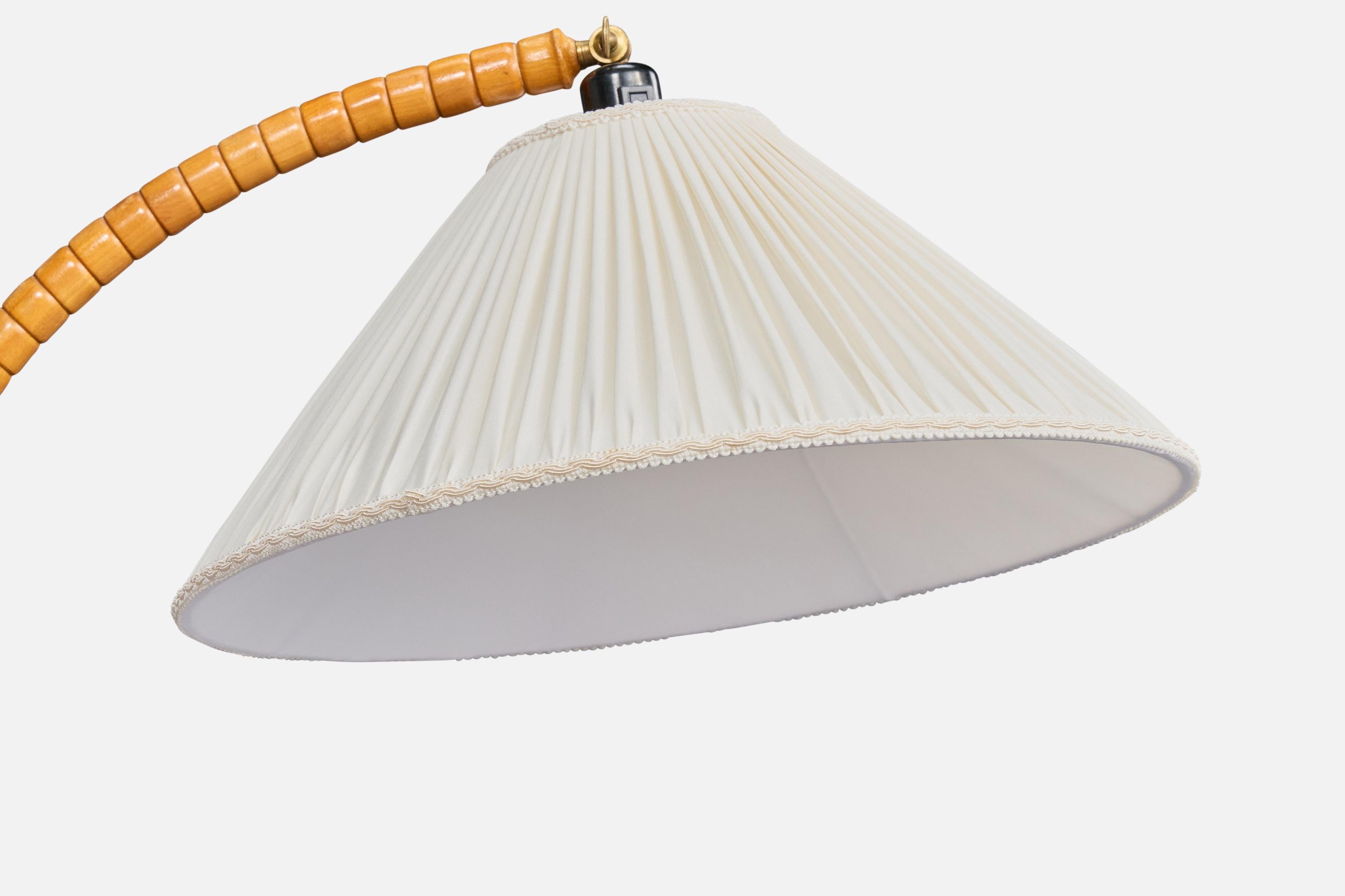 Schwedischer Designer, Stehlampe, Holz, Messing, Stoff, Schweden, 1940er Jahre im Zustand „Gut“ im Angebot in High Point, NC