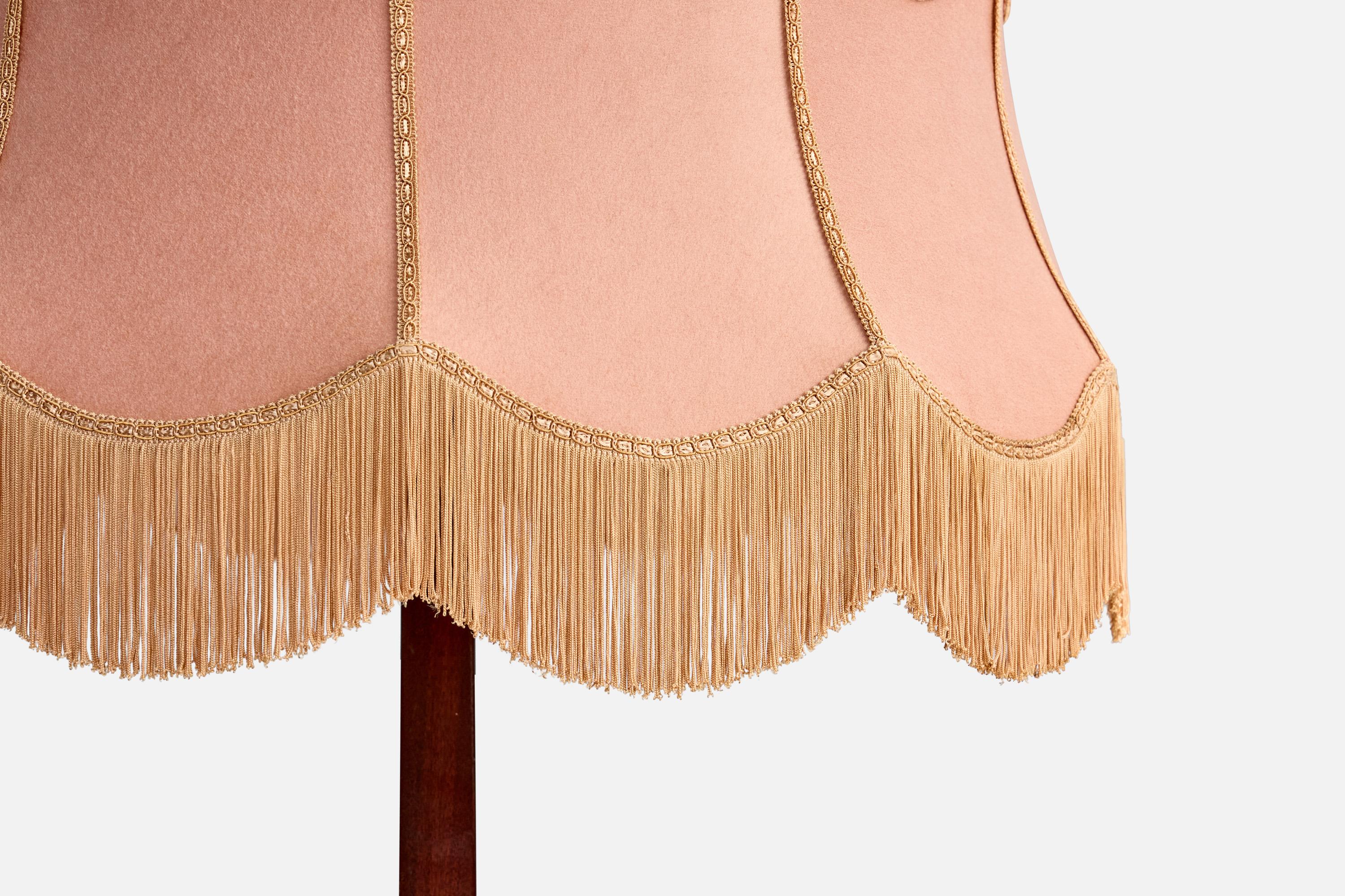 Début du 20ème siècle Designer suédois, lampadaire, bois, tissu, Suède, années 1910 en vente
