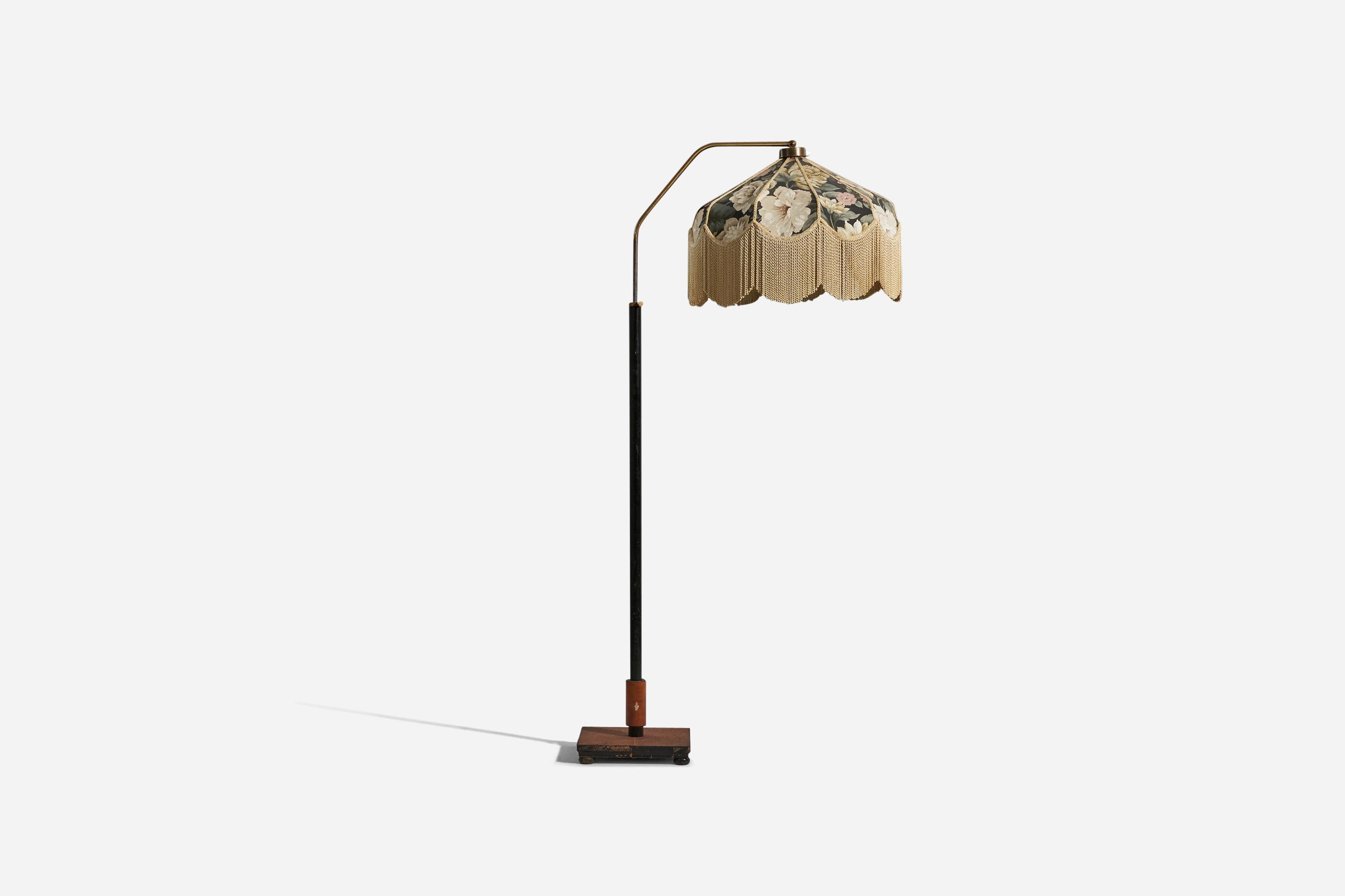 An adjustable, wood, metal and fabric floor lamp designed and produced by a Swedish designer, Sweden, 1930s. 

Variable dimensions. Dimensions listed refer to the lamp mounted as illustrated in the first image.