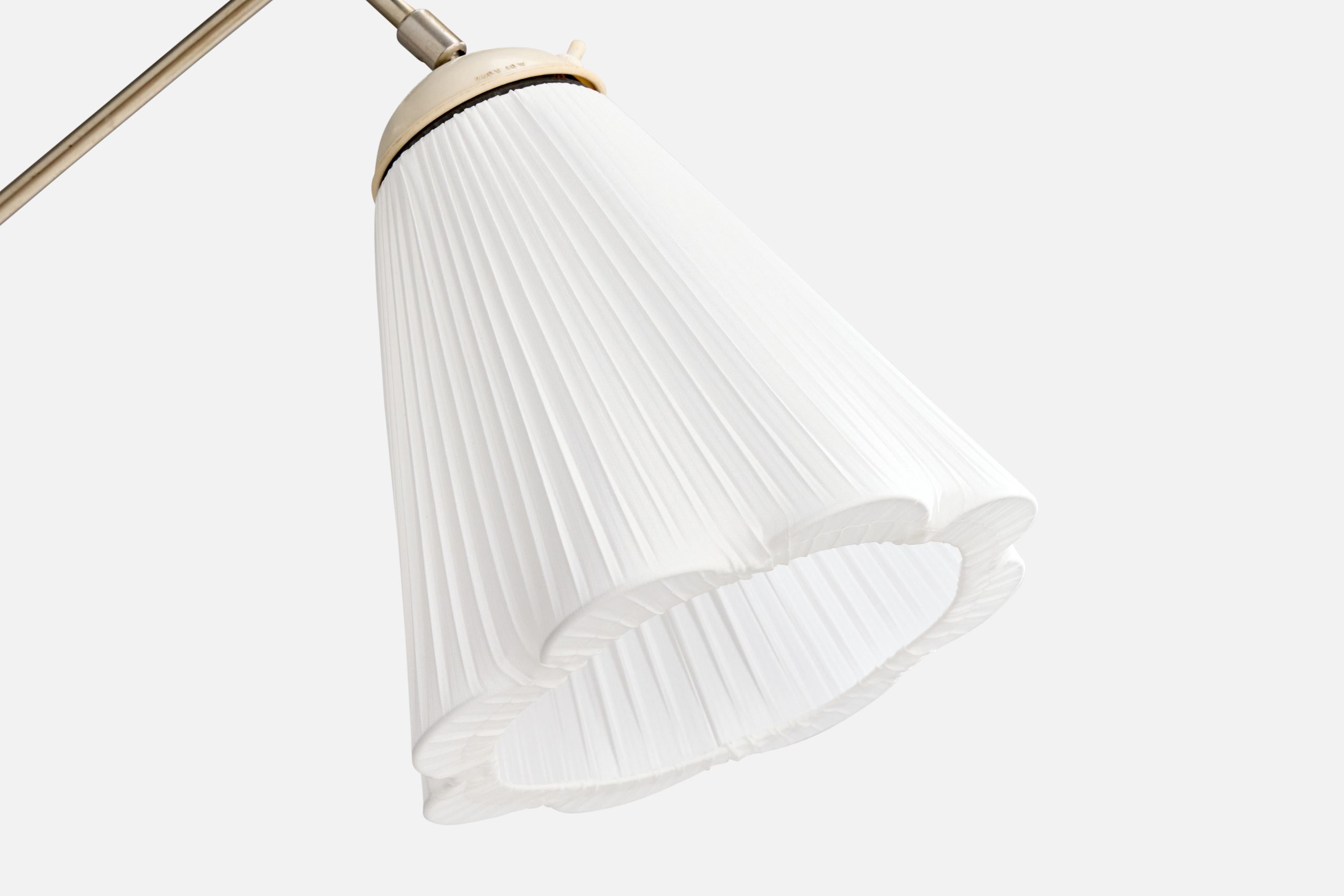Milieu du XXe siècle Designer suédois, lampadaire, Wood, métal, tissu, Suède, années 1940 en vente