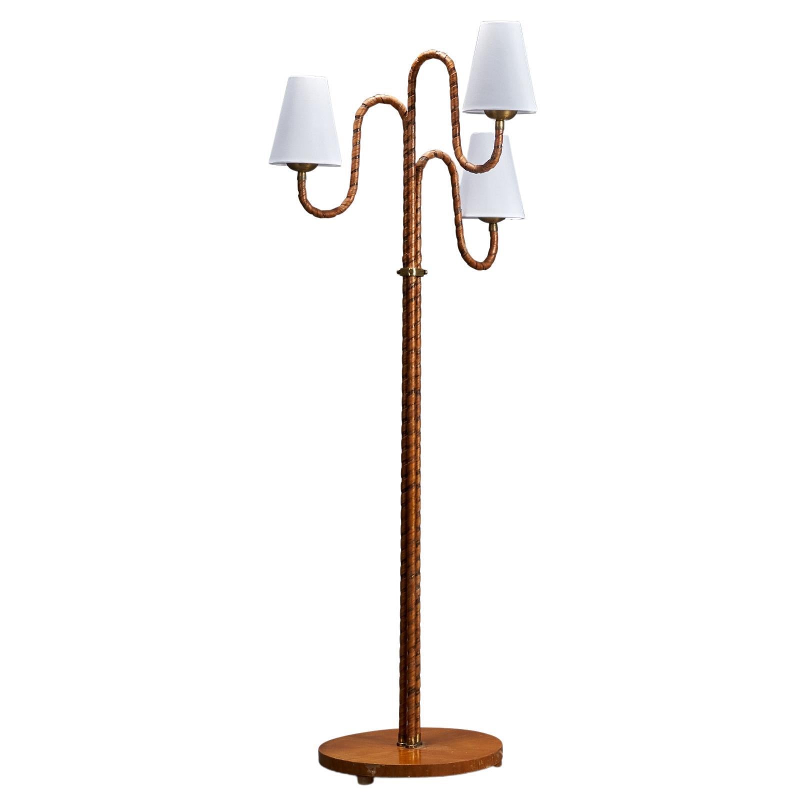 Designer suédois, lampadaire, bois, placage, laiton, Suède, années 1930