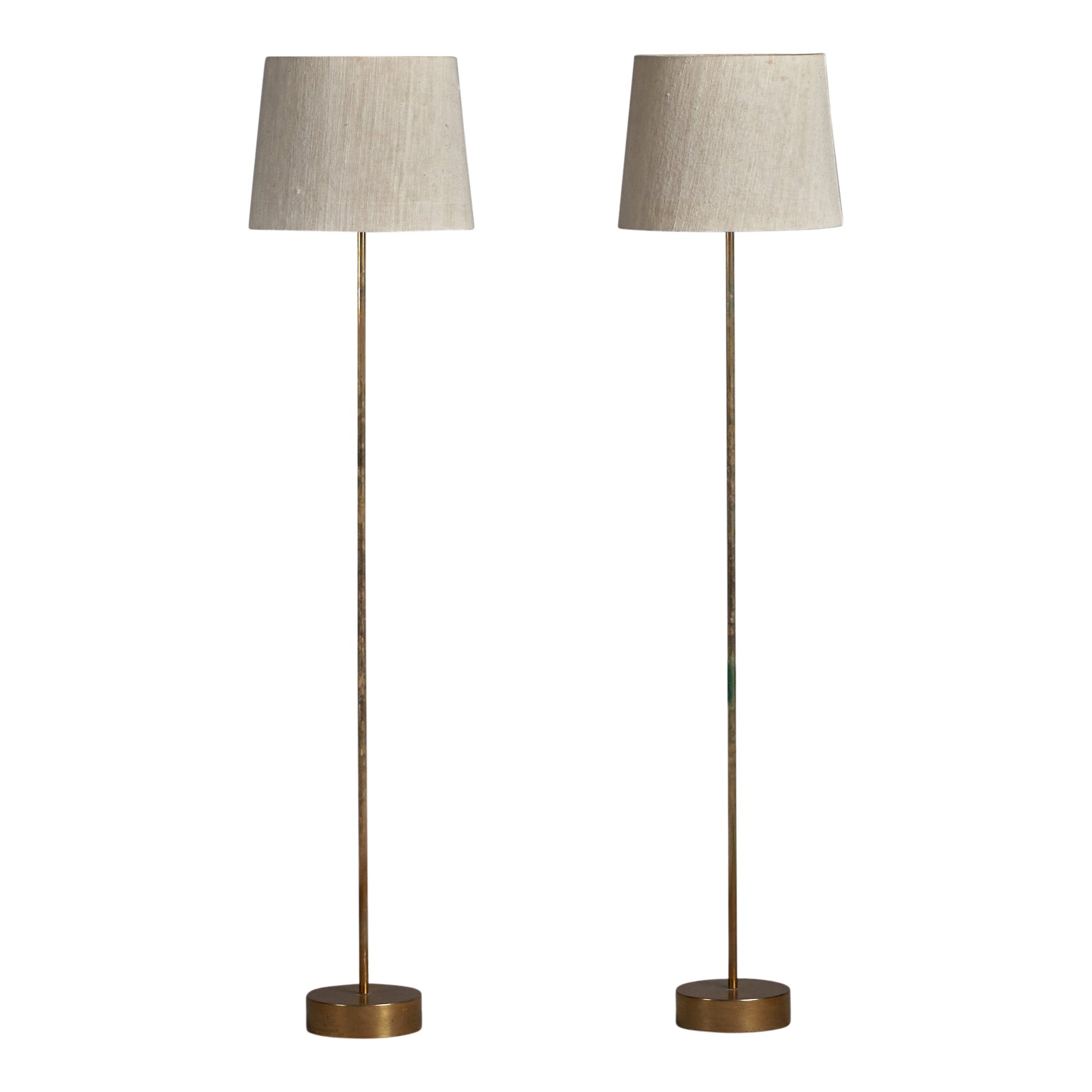 Lampada da terra di design svedese, ottone, tessuto, Svezia, anni '50