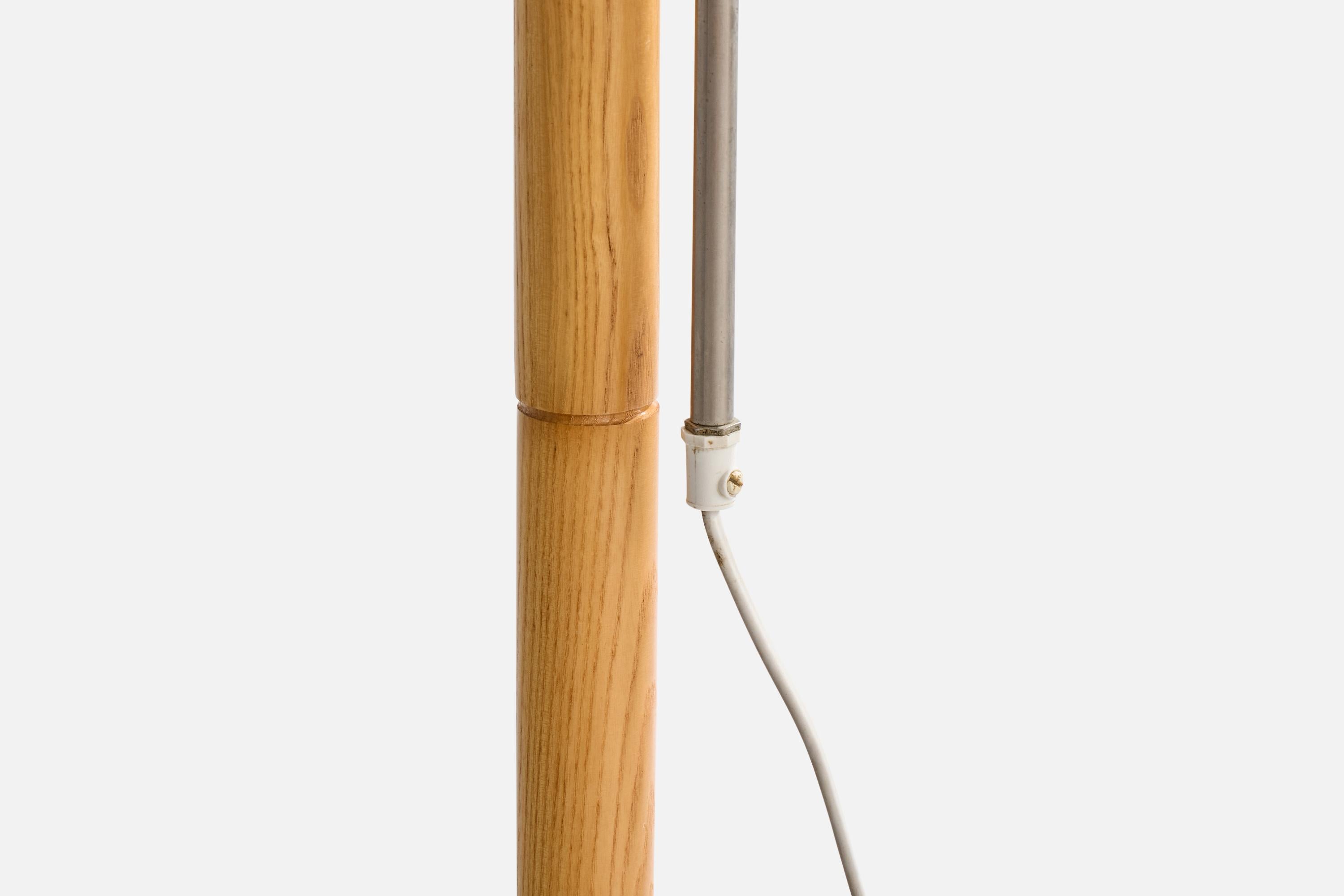 Acciaio Designer svedese, lampade da terra, Oak, acciaio, rattan, Svezia, anni '70 in vendita